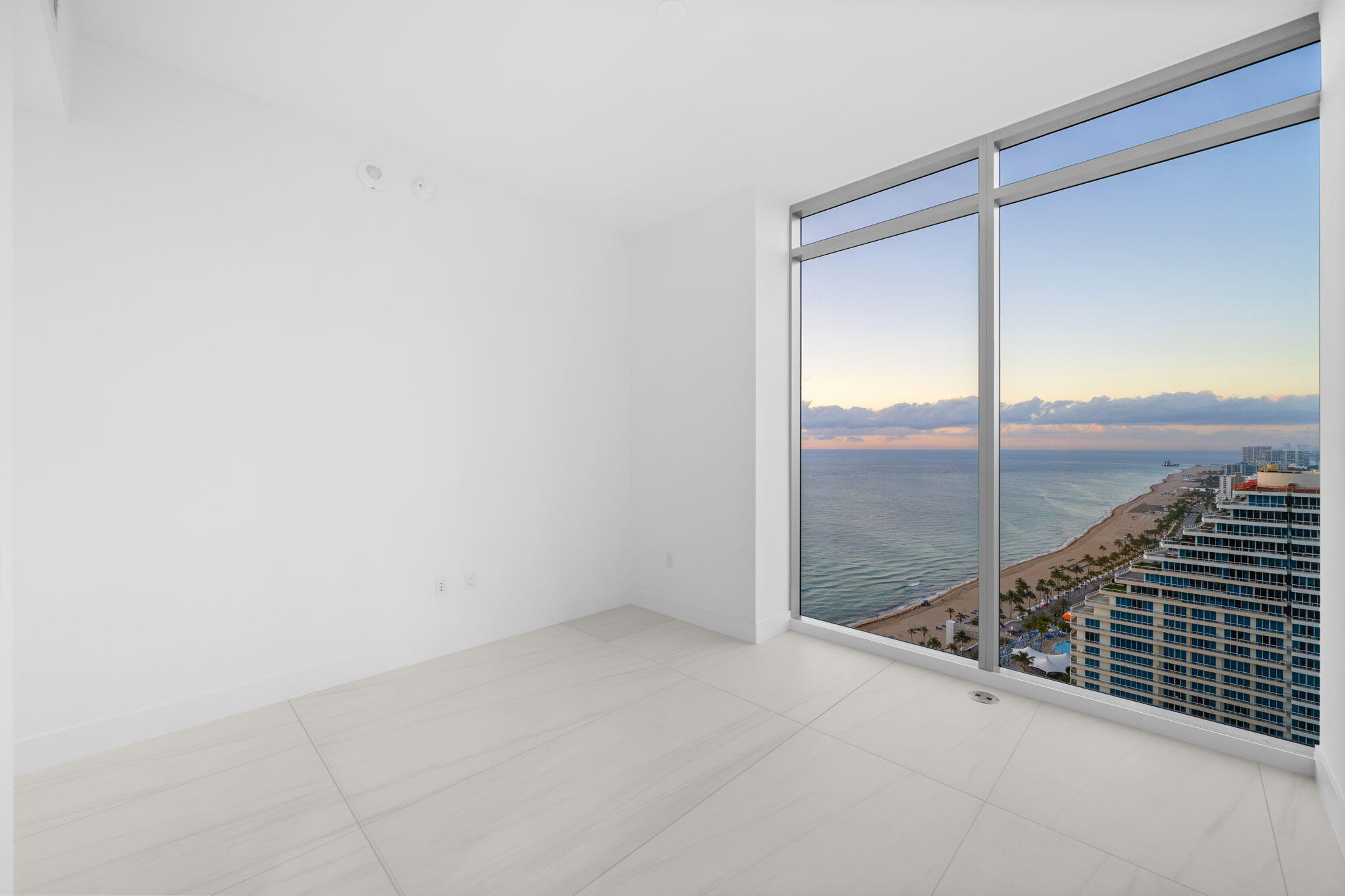 151 N Seabreeze Boulevard Ph2601-e