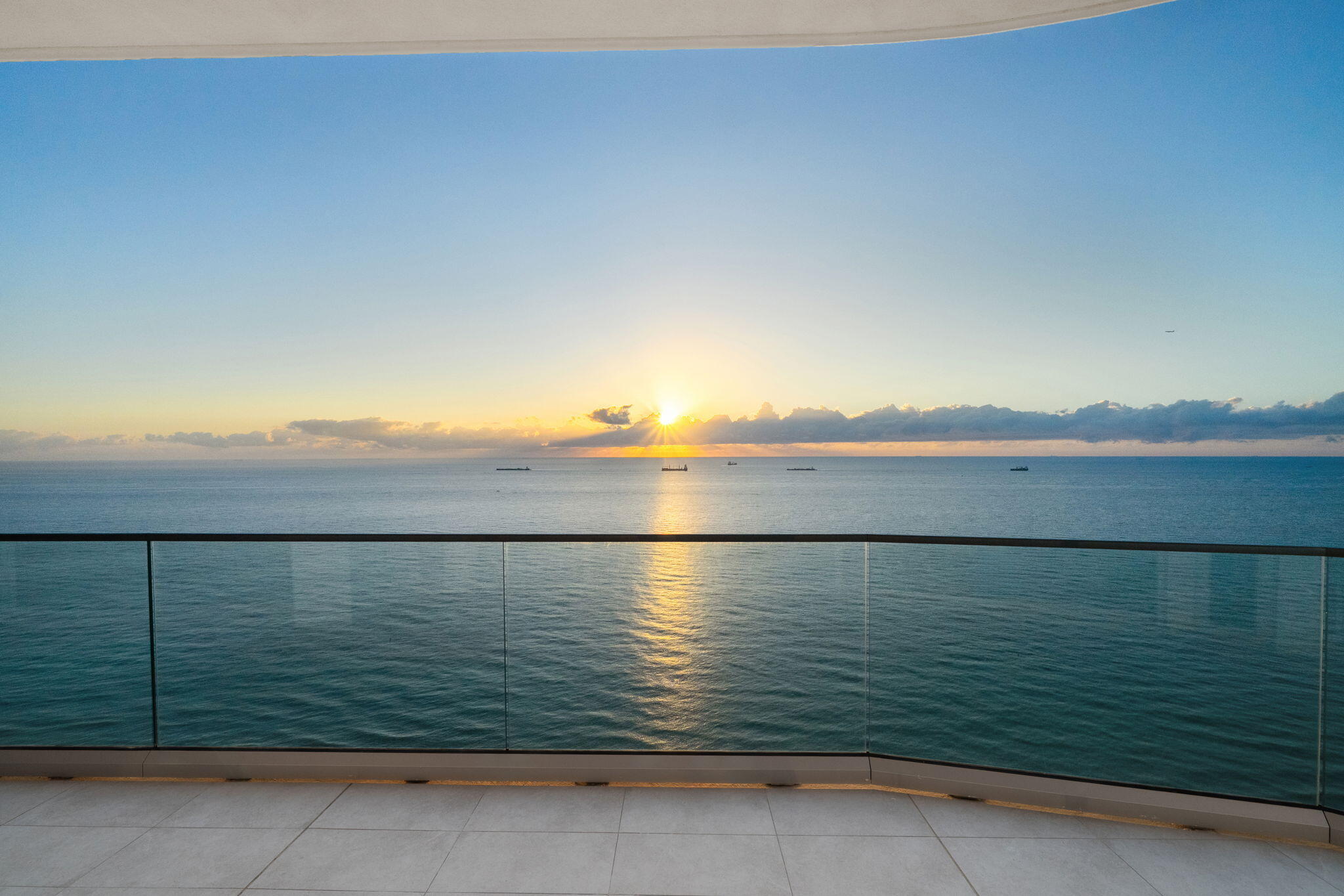 151 N Seabreeze Boulevard Ph2601-e