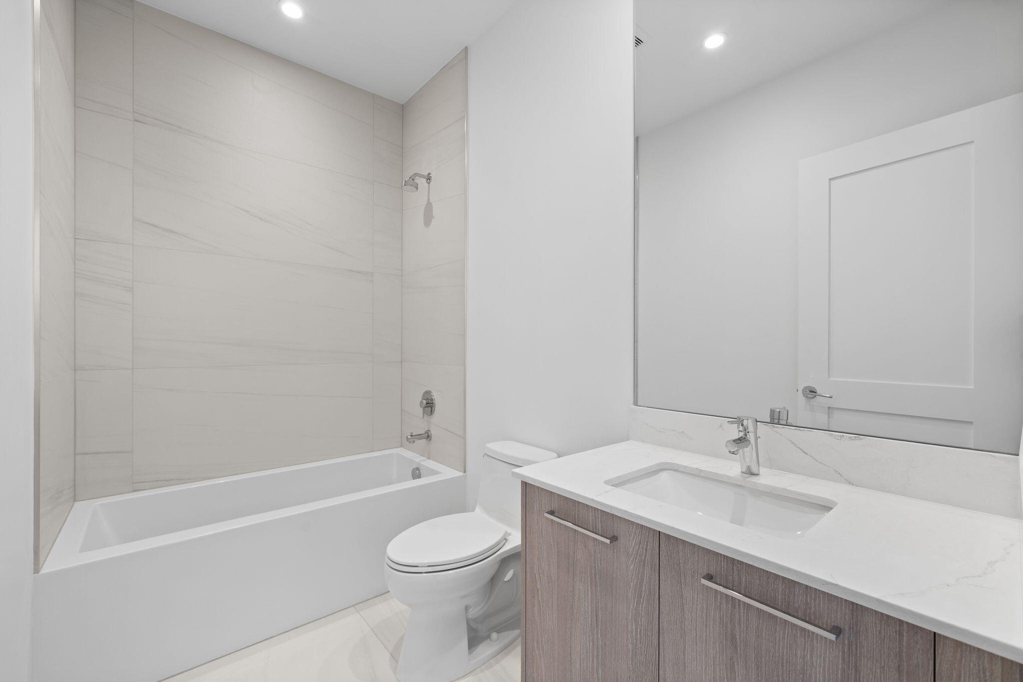 151 N Seabreeze Boulevard Ph2601-e