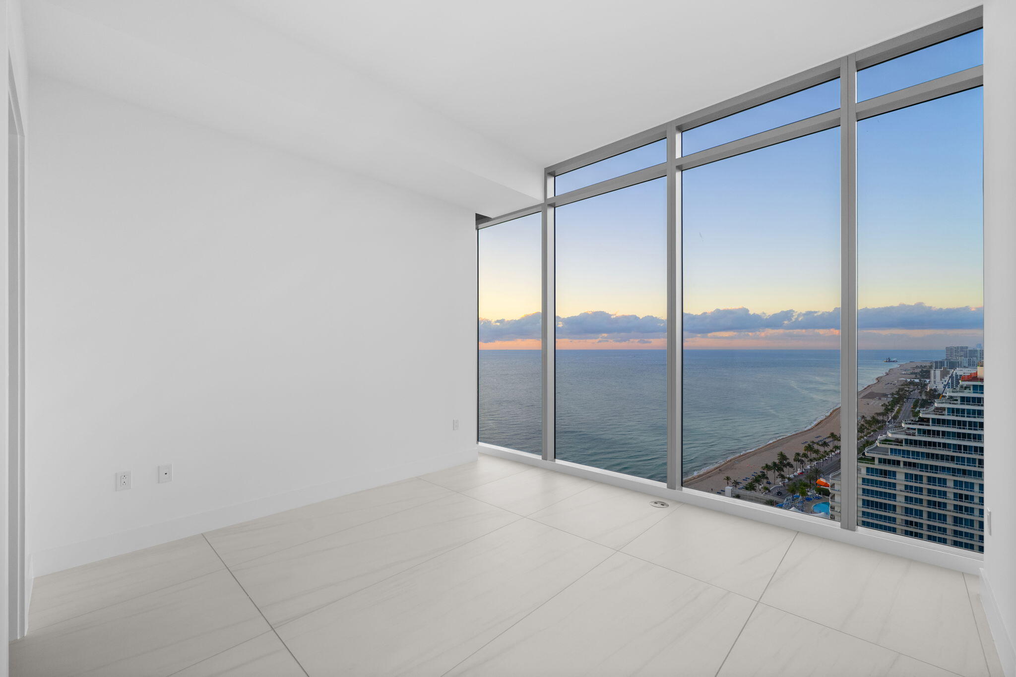 151 N Seabreeze Boulevard Ph2601-e