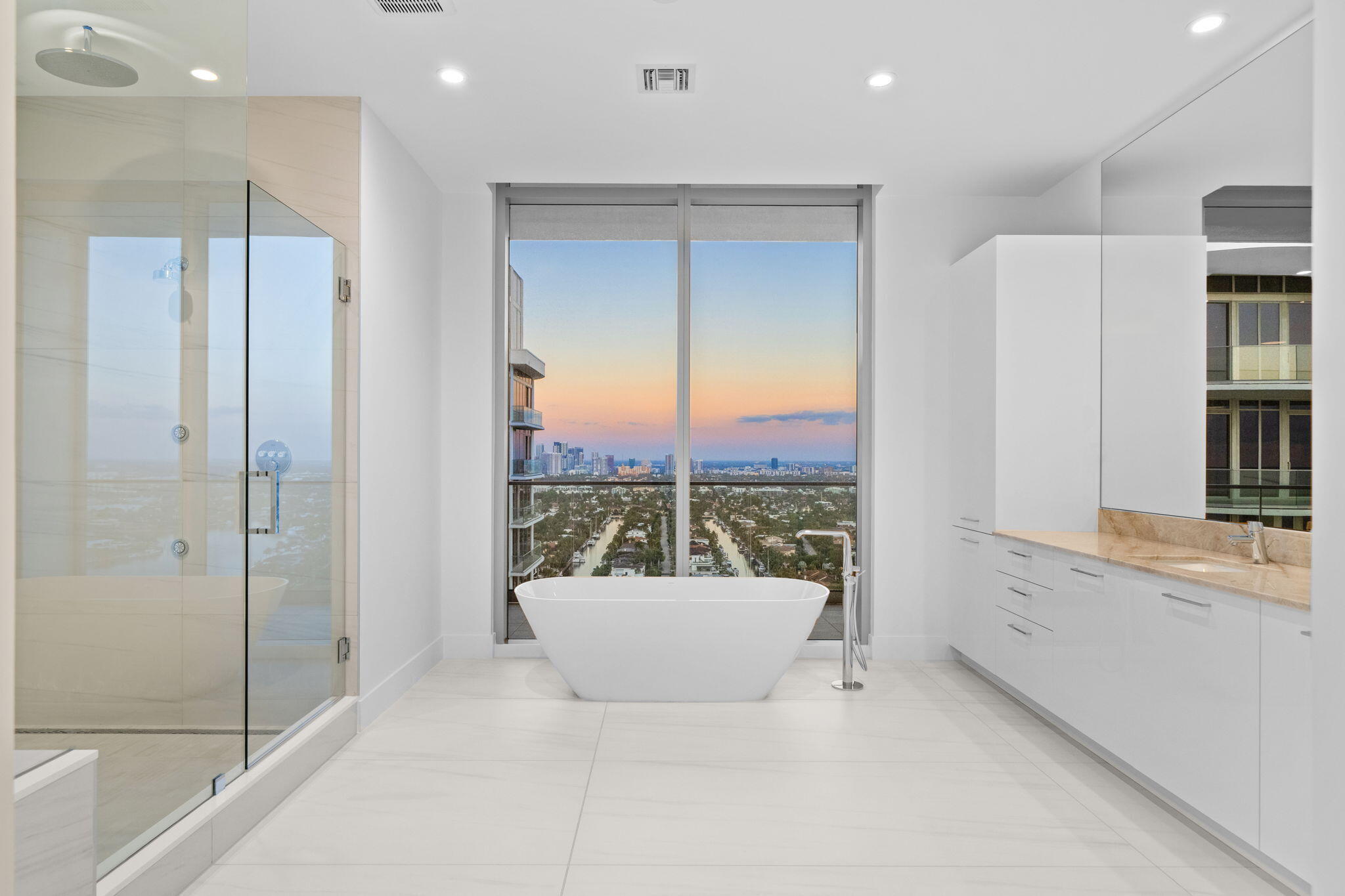 151 N Seabreeze Boulevard Ph2601-e