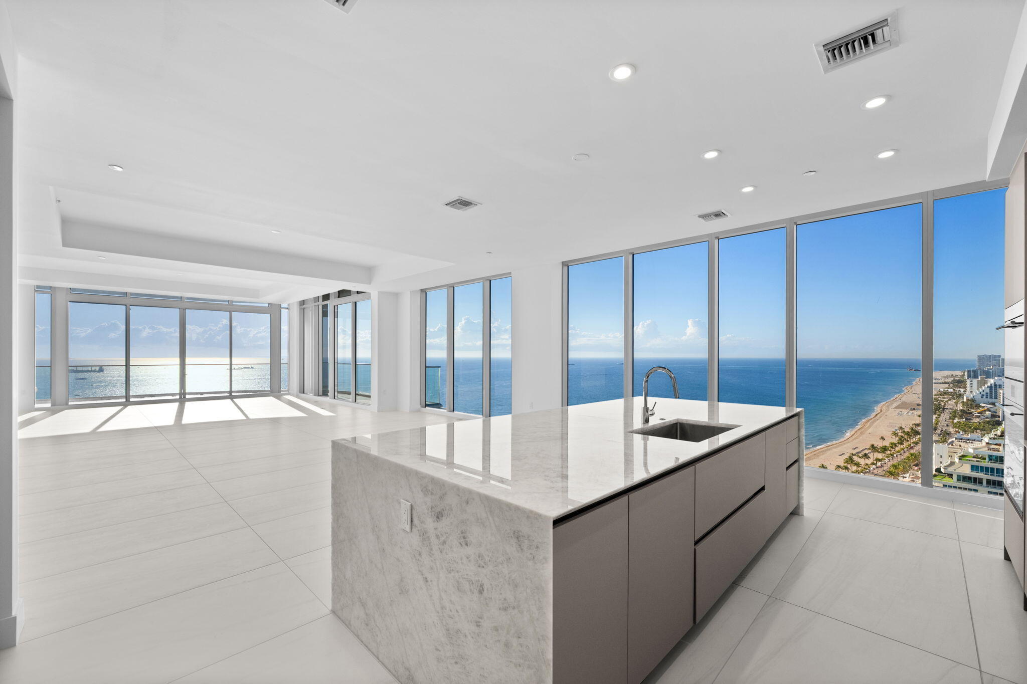 151 N Seabreeze Boulevard Ph2601-e