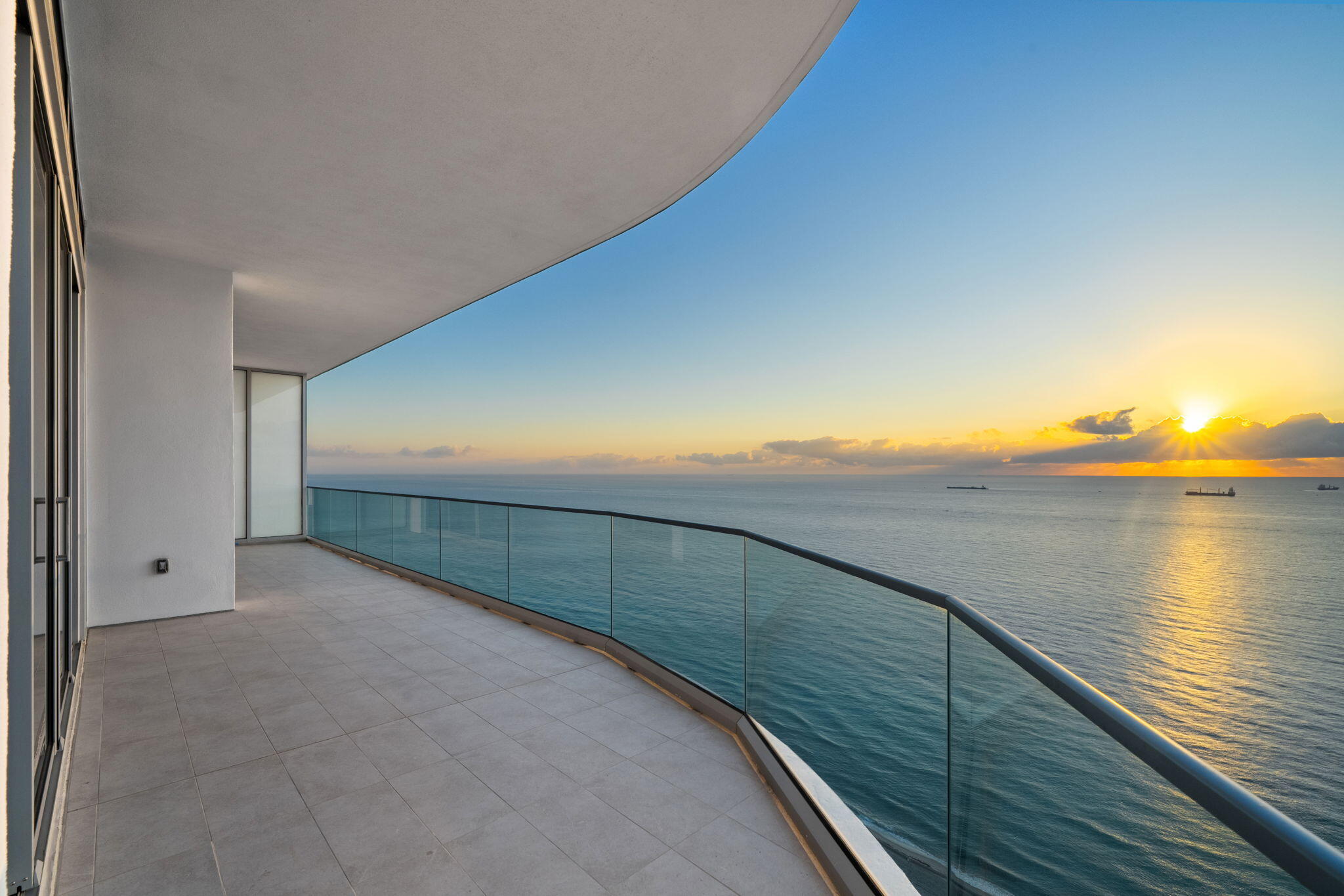 151 N Seabreeze Boulevard Ph2601-e