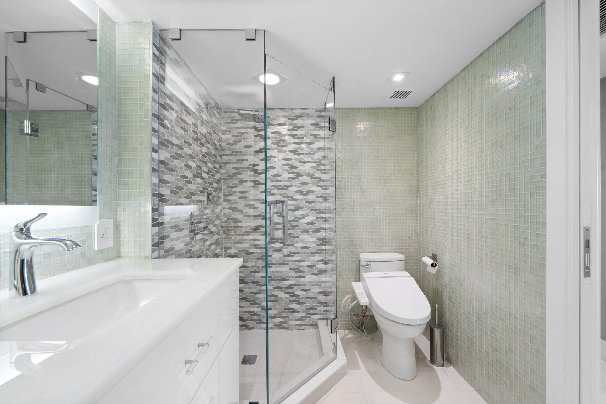 1620 S Ocean Boulevard 16-h, Lauderdale-By-The-Sea Unit: 16-h