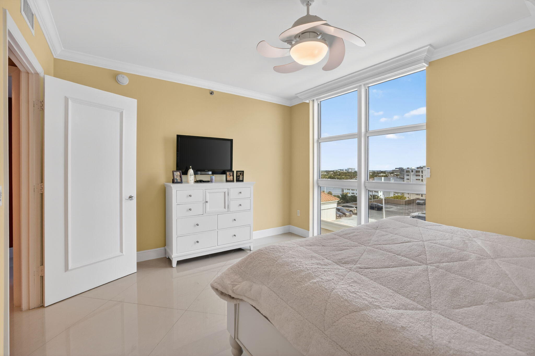 101 S Fort Lauderdale Beach Boulevard Unit: 905