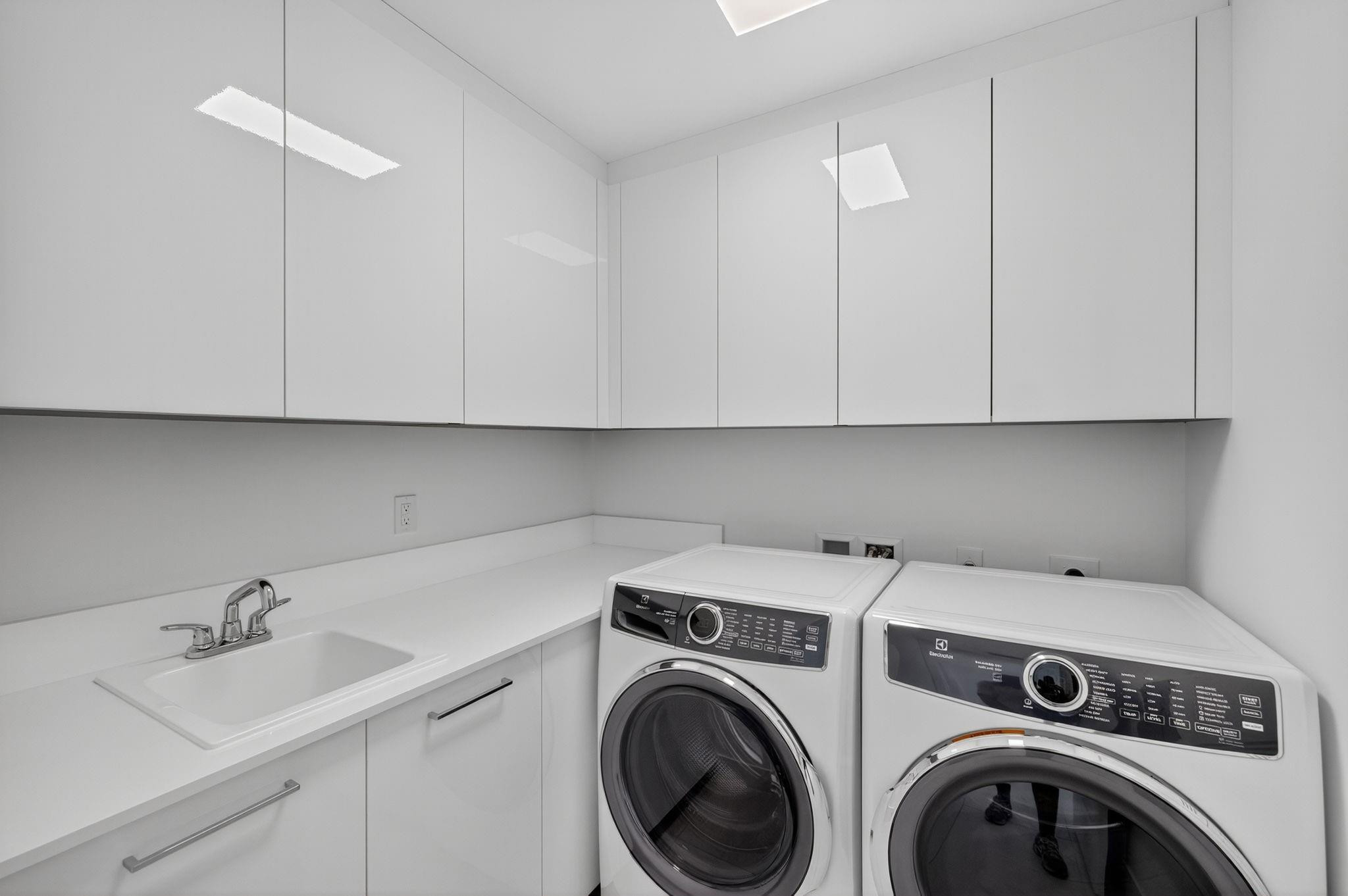 153 N Seabreeze Boulevard 901-s