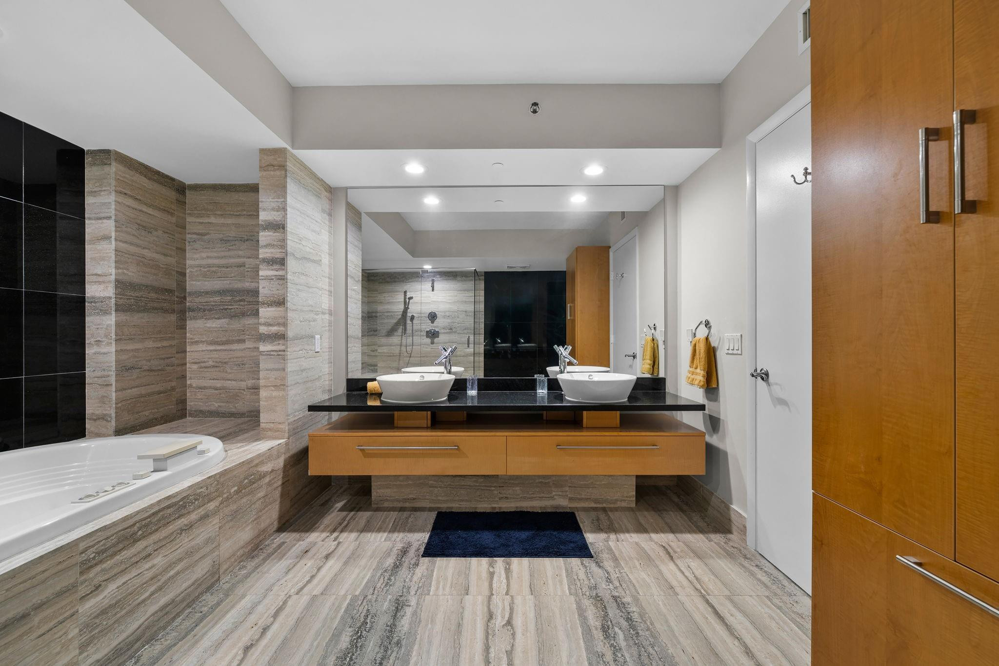 101 S Fort Lauderdale Beach Boulevard Unit: 907