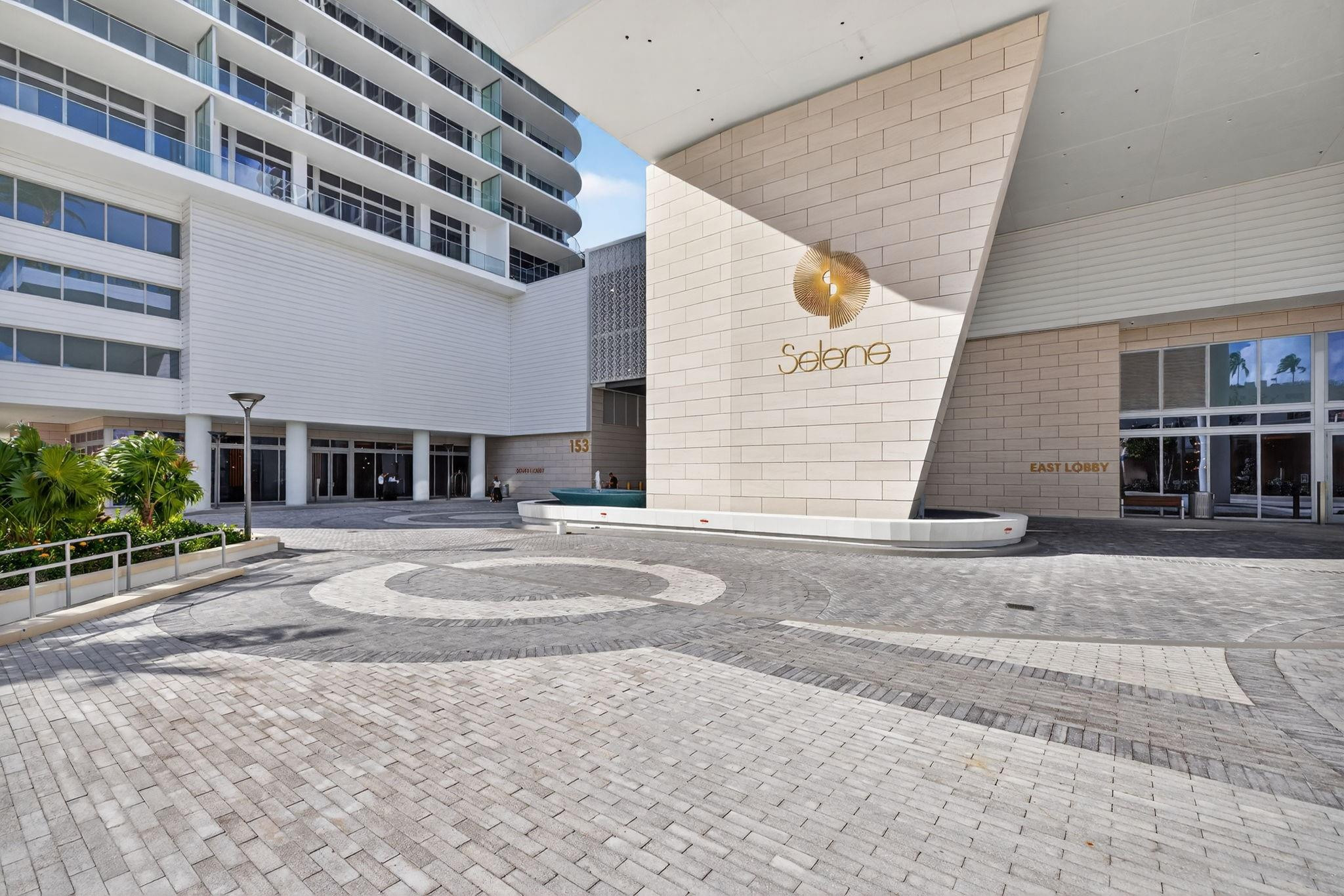 153 N Seabreeze Boulevard 2202-S