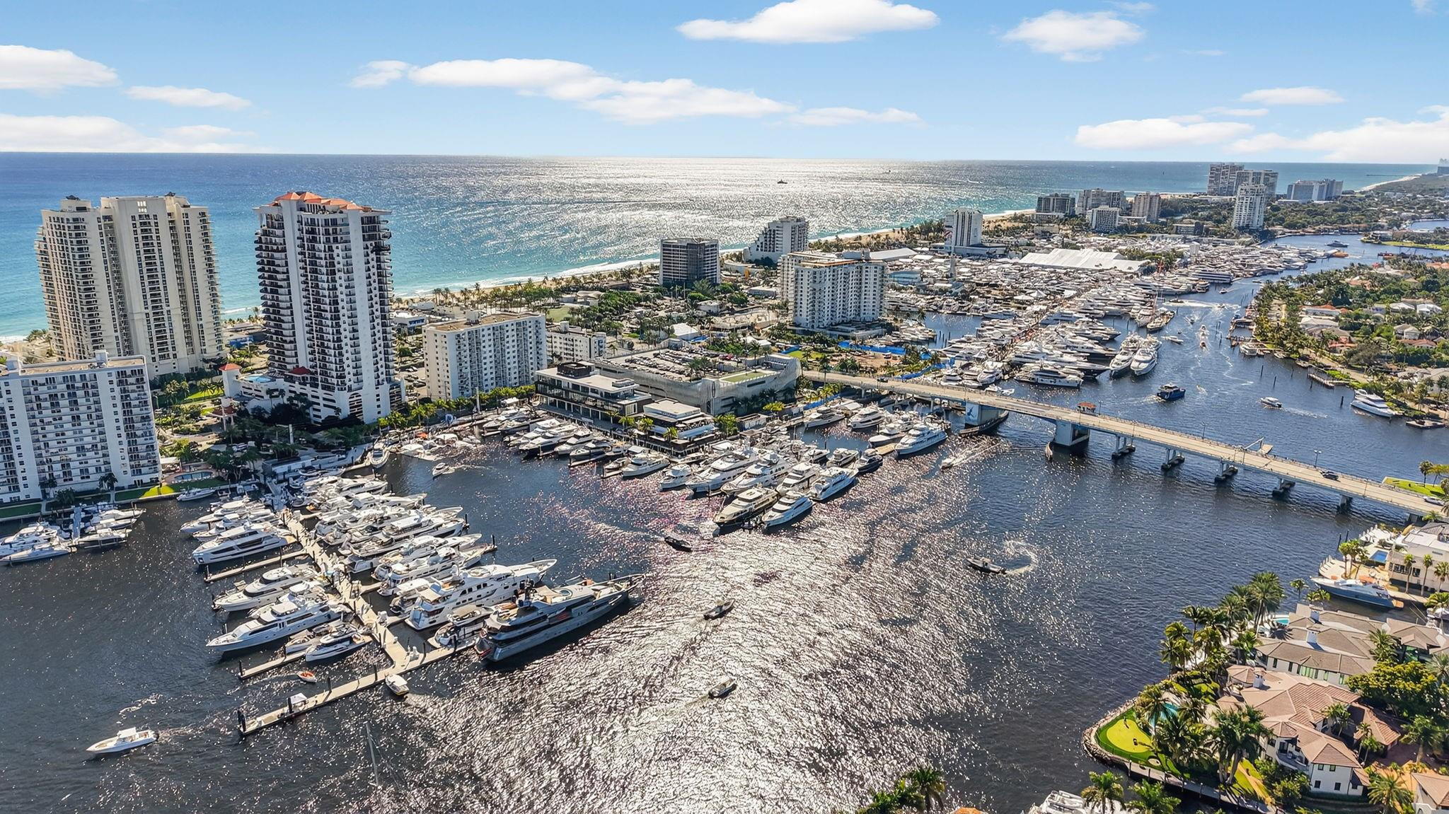 153 N Seabreeze Boulevard 2202-S