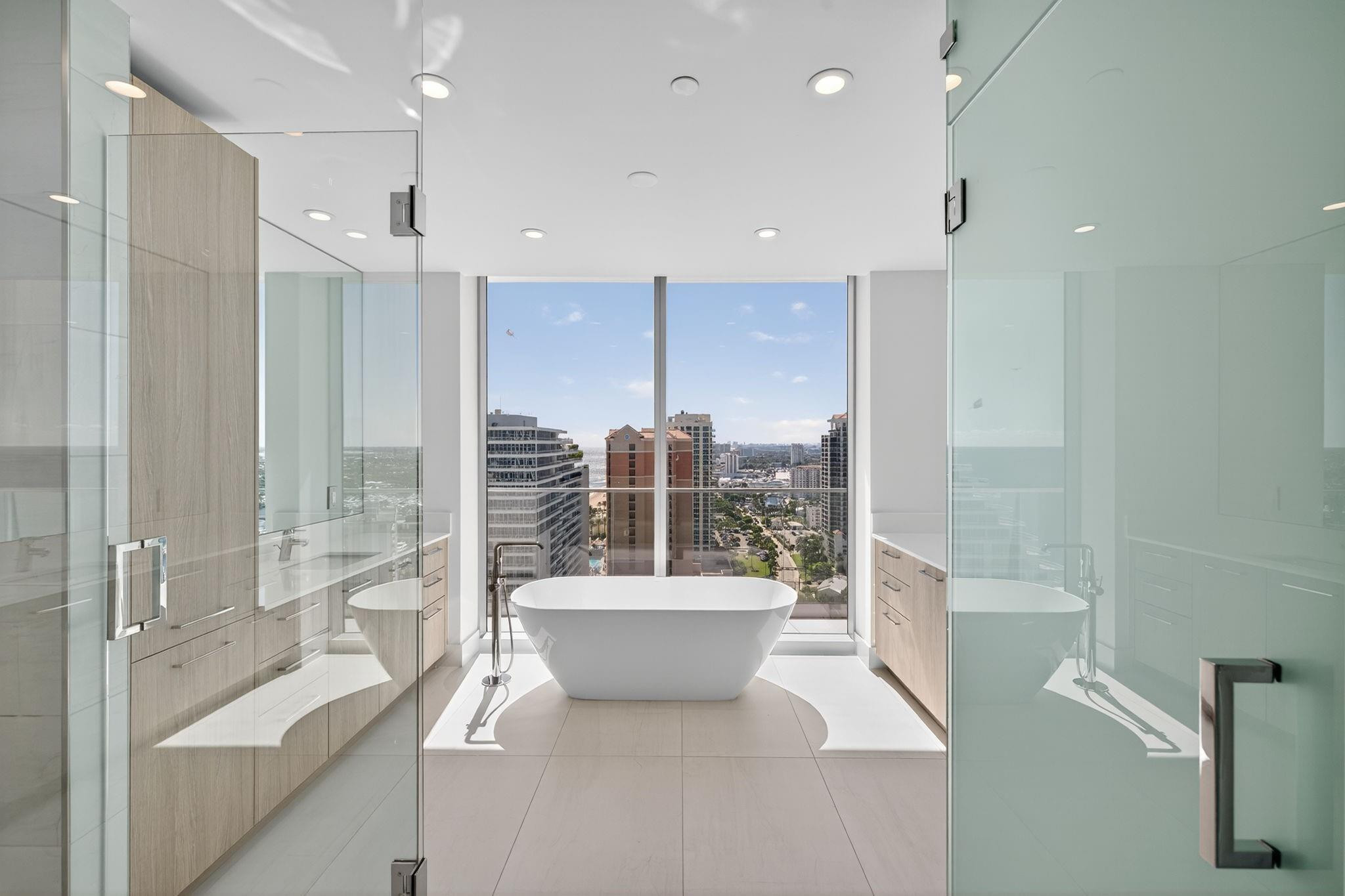 153 N Seabreeze Boulevard 2202-S