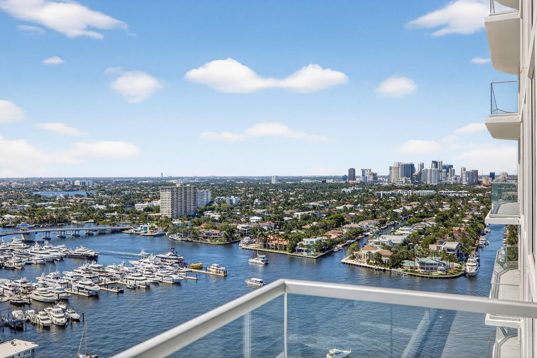 153 N Seabreeze Boulevard 2202-S