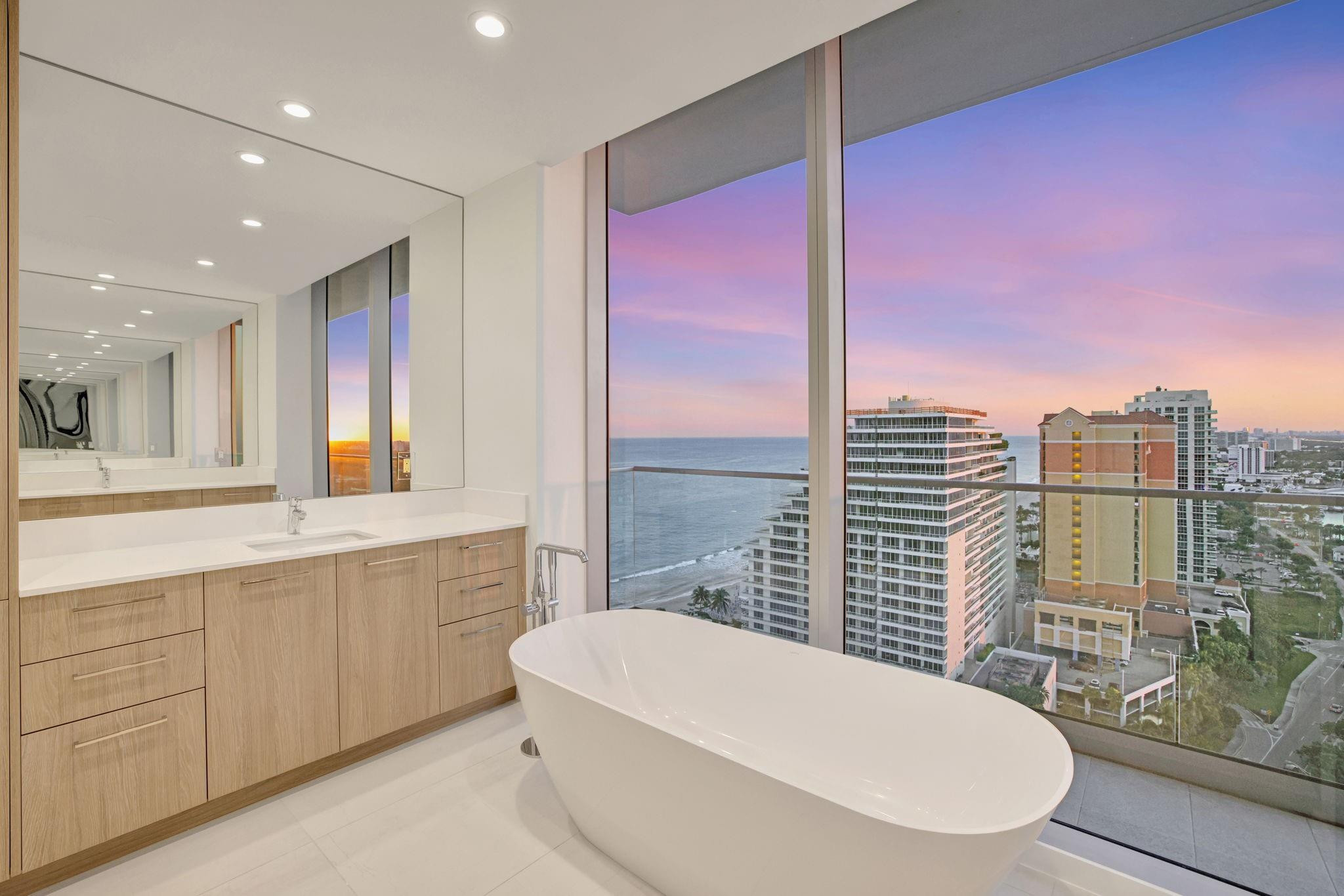 153 N Seabreeze Boulevard 2202-S