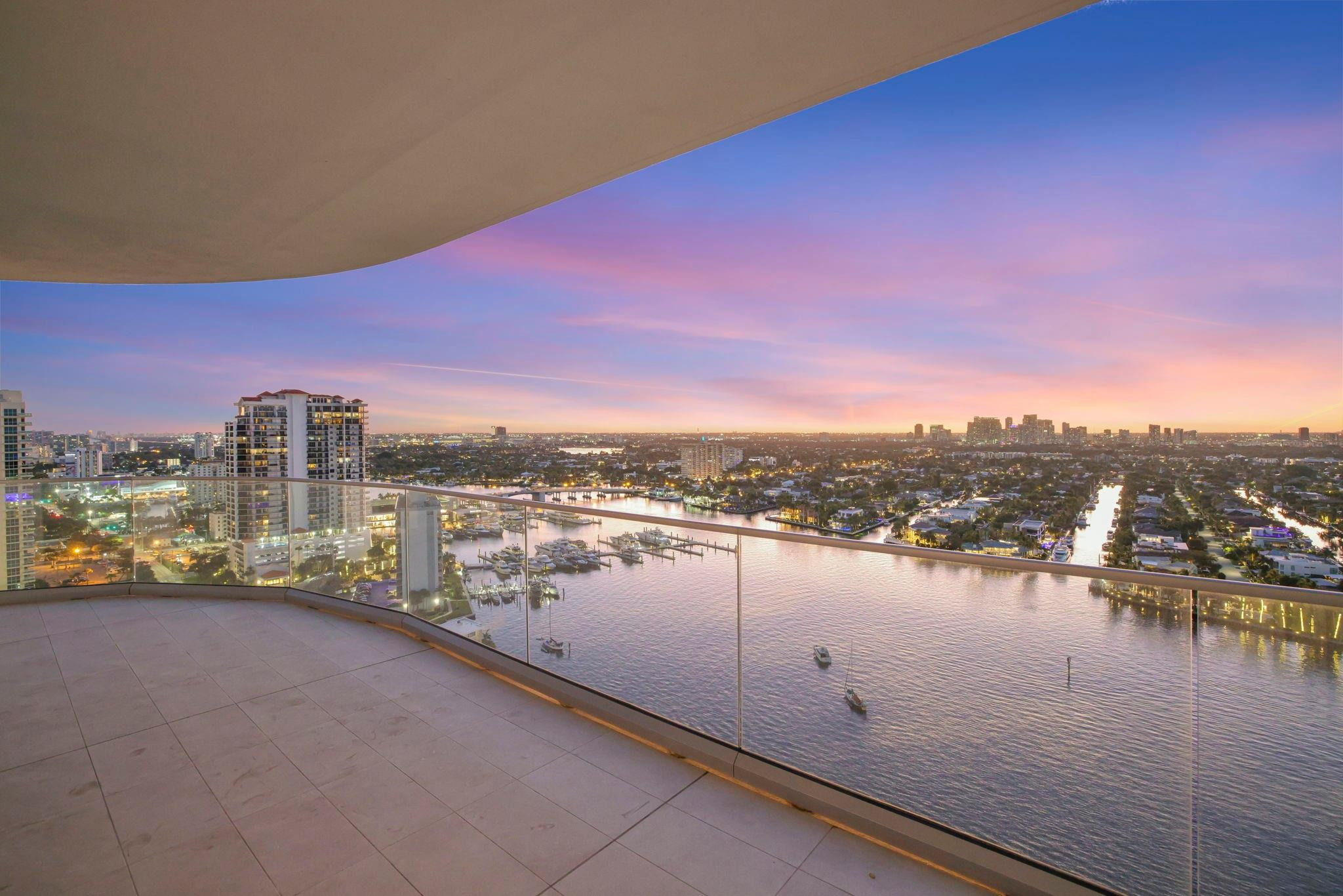 153 N Seabreeze Boulevard 2202-S