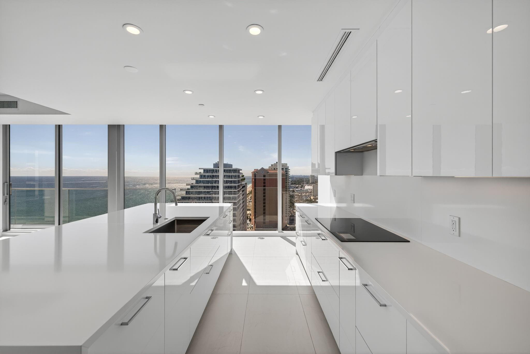 153 N Seabreeze Boulevard 2202-S