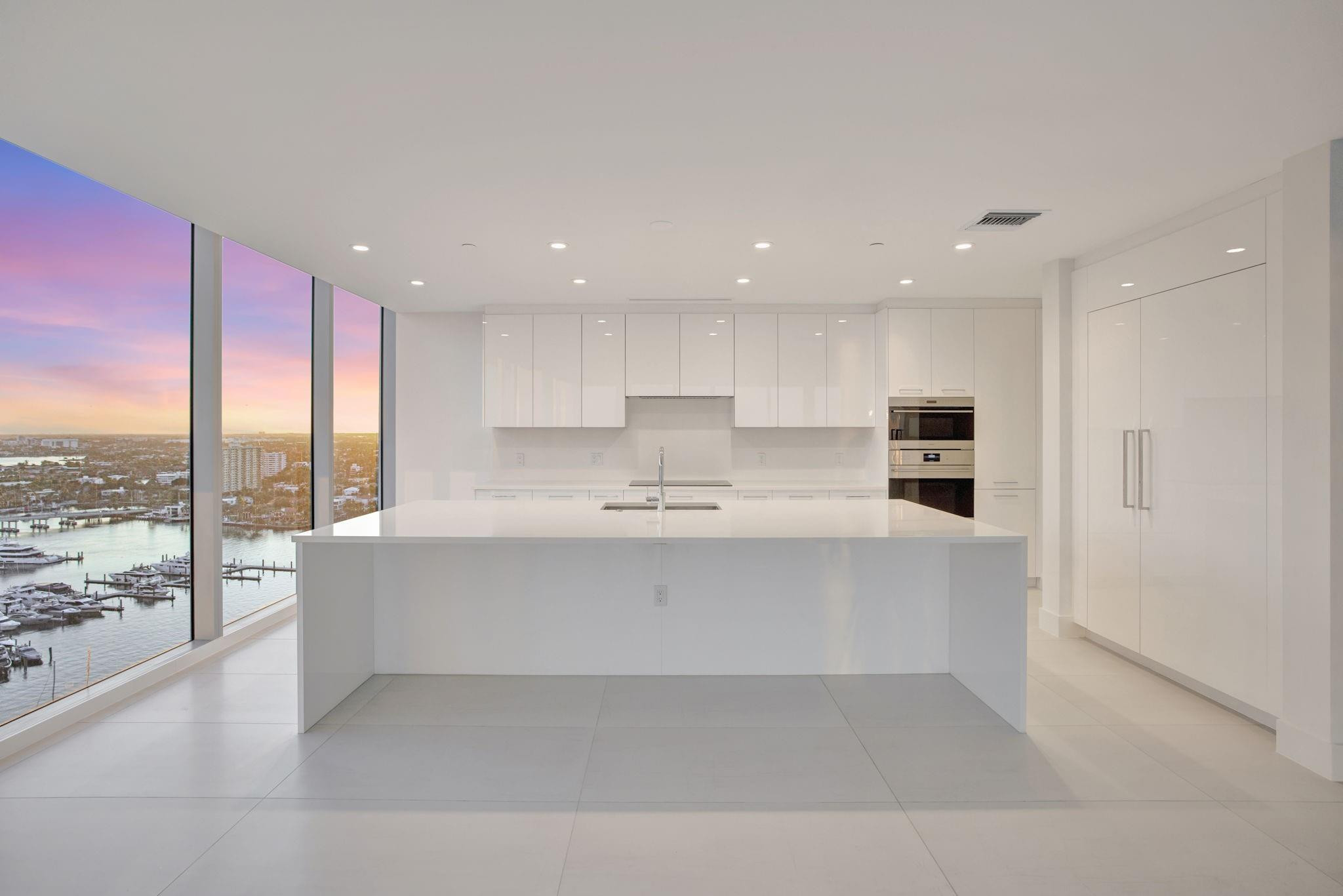 153 N Seabreeze Boulevard 2202-S