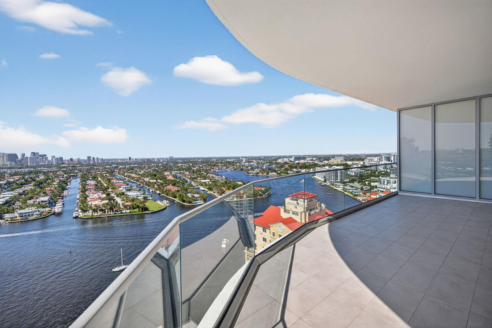 153 N Seabreeze Boulevard 2202-S