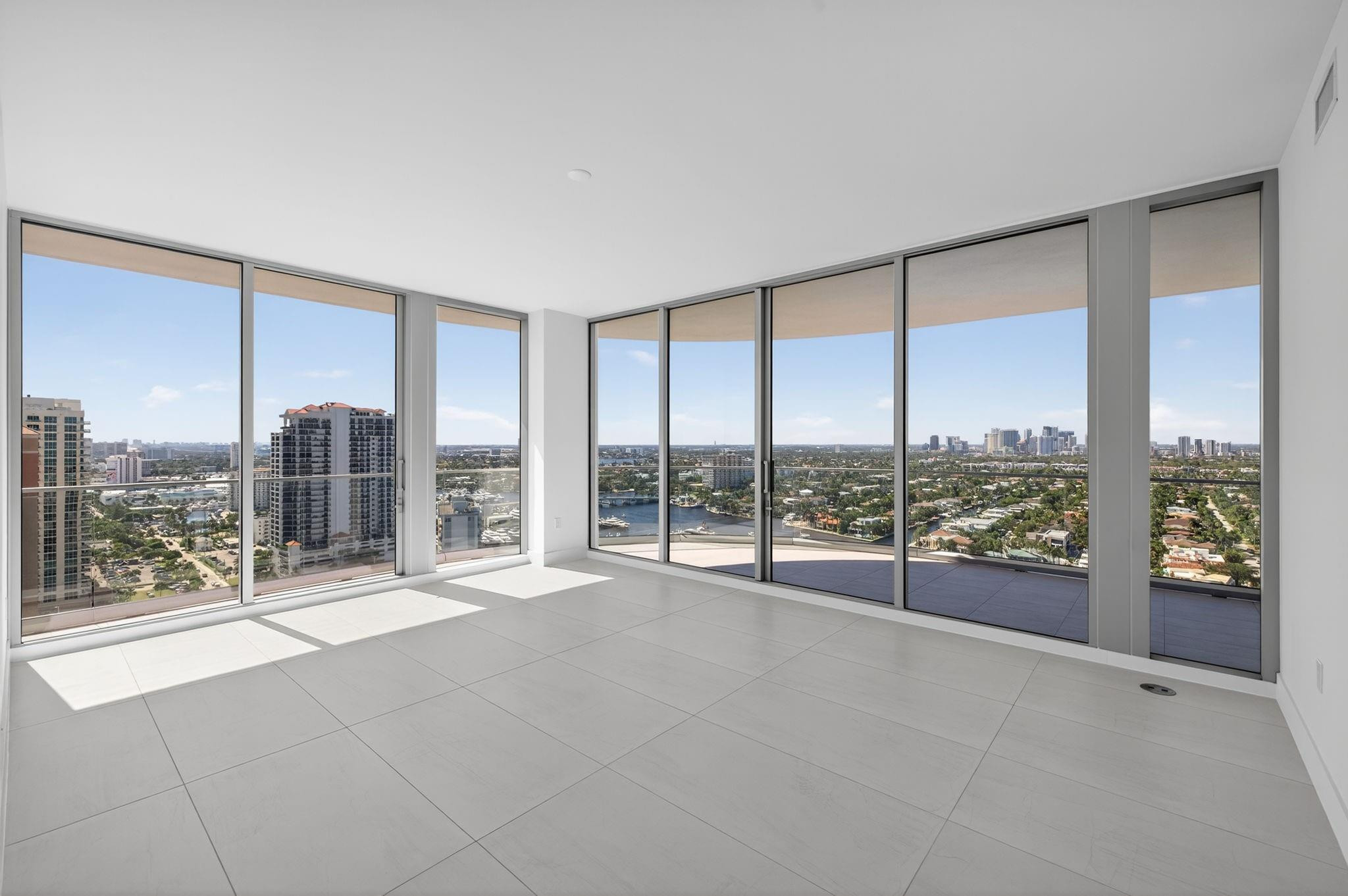 153 N Seabreeze Boulevard 2202-S