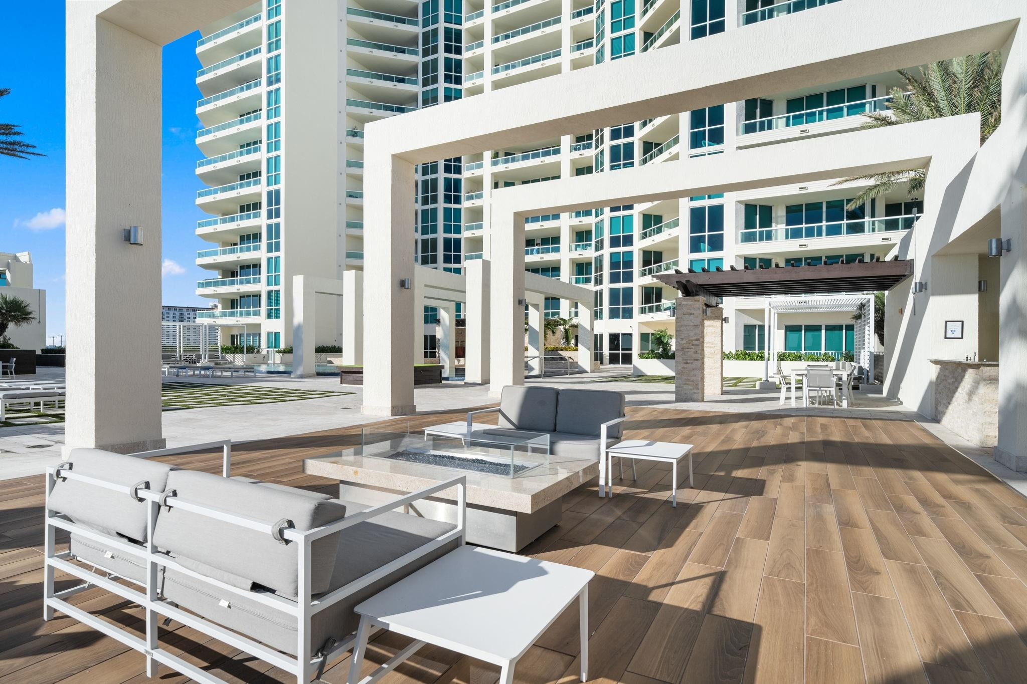 101 S Fort Lauderdale Beach Blvd: Unit 2703