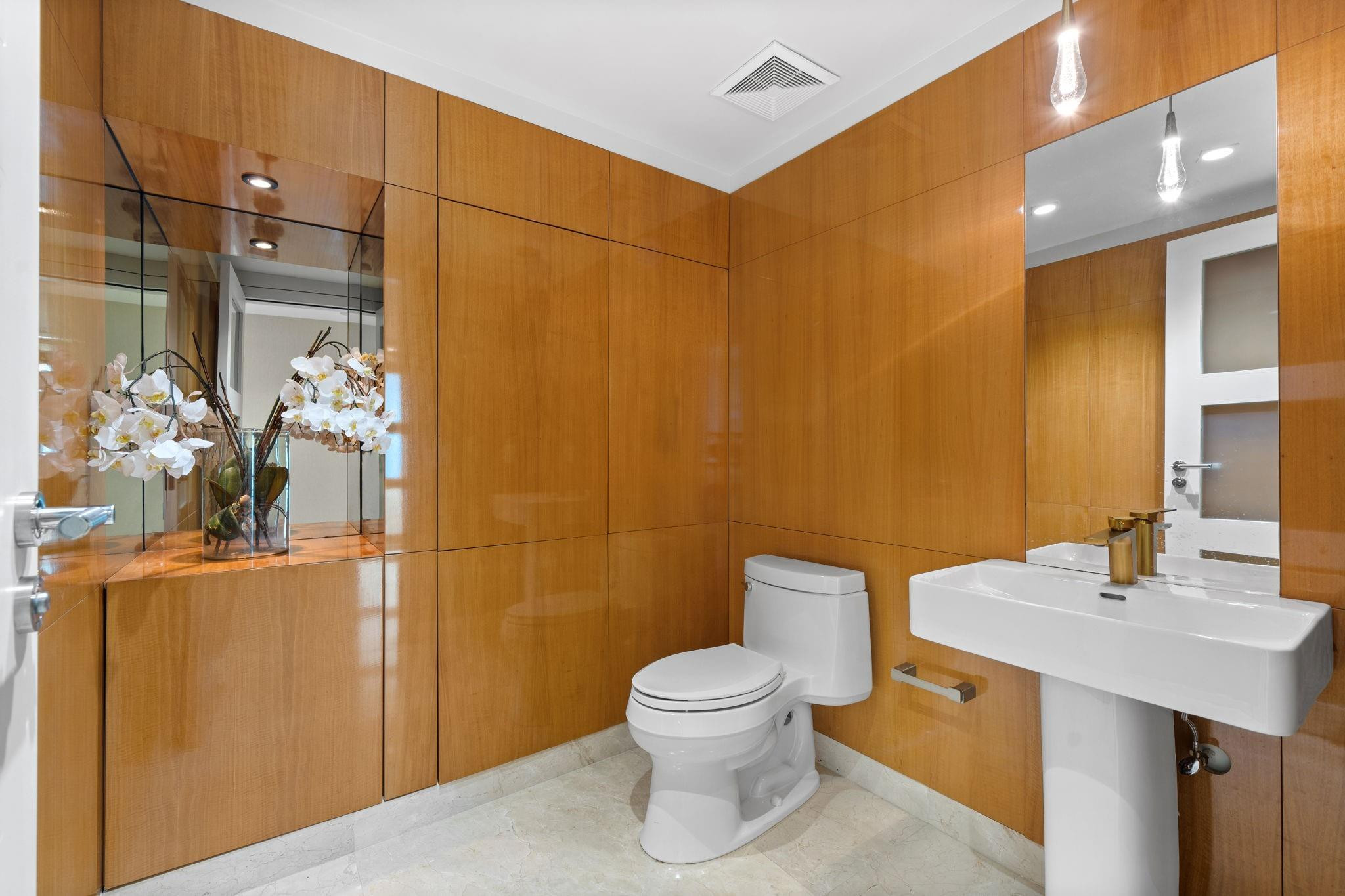 101 S Fort Lauderdale Beach Blvd: Unit 2703