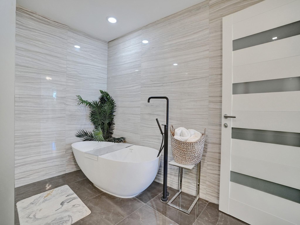 2200 N Ocean Blvd Unit: S303