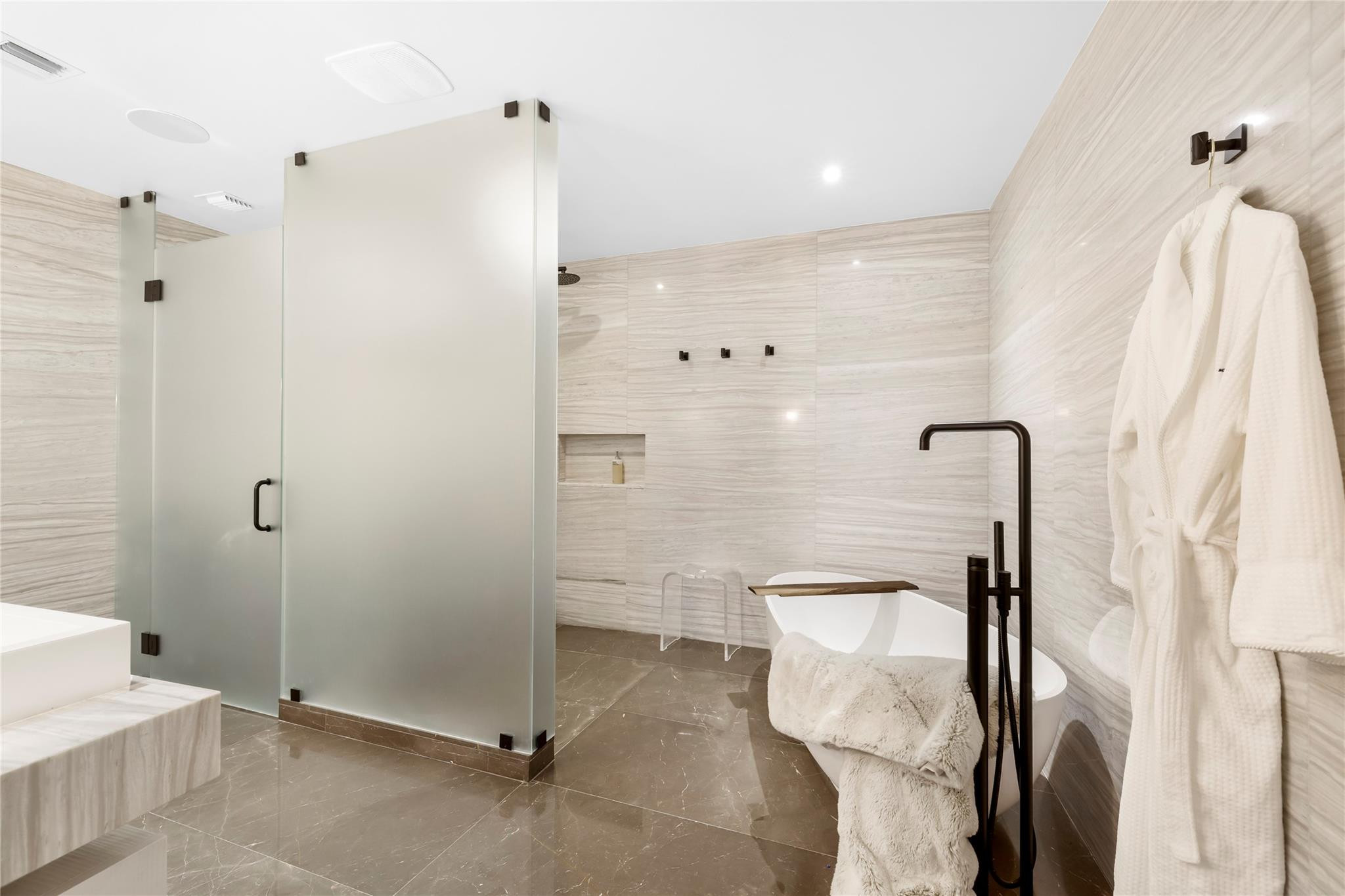 2200 N Ocean Blvd: Unit S903