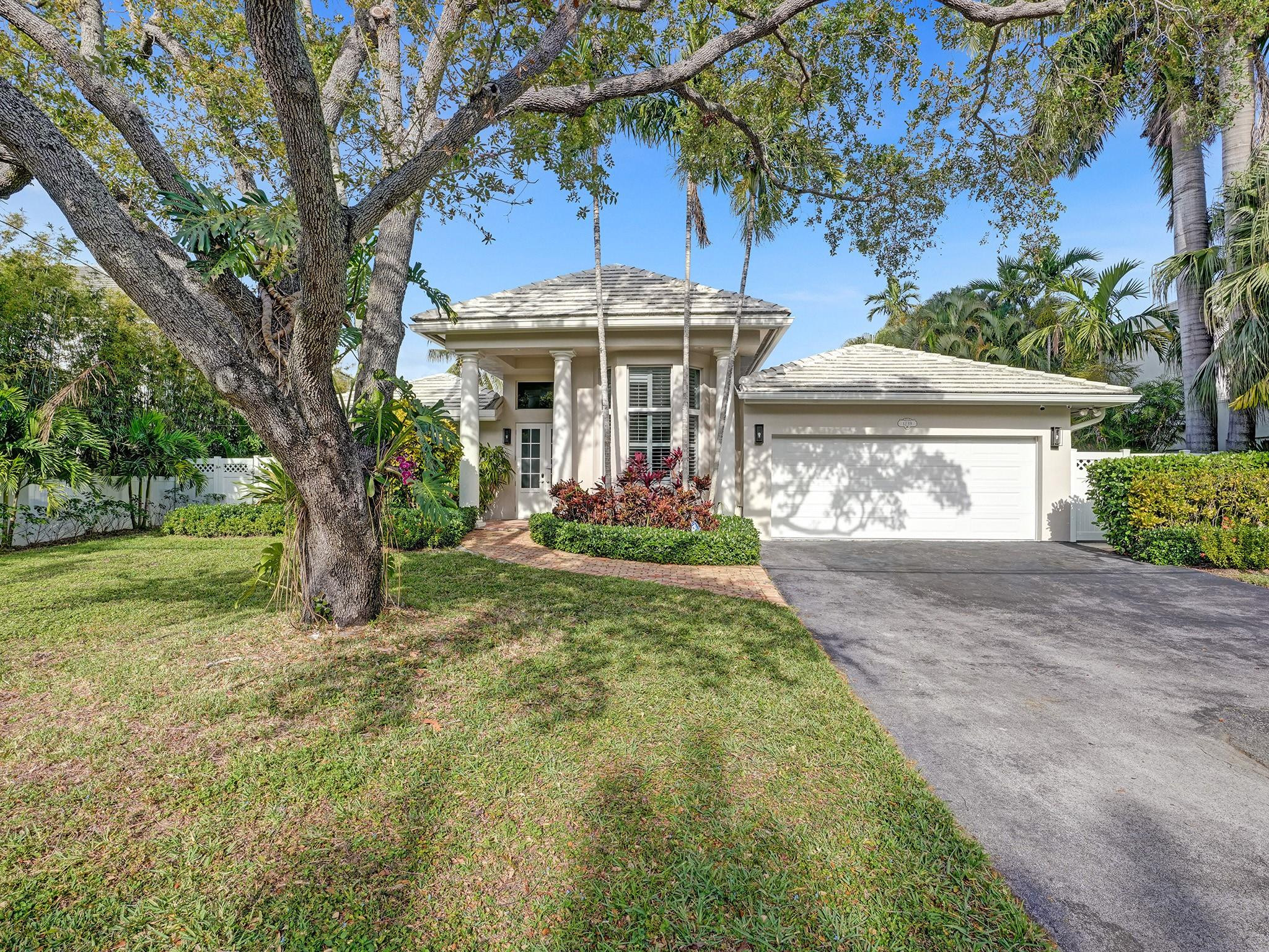 1239 Seminole Dr