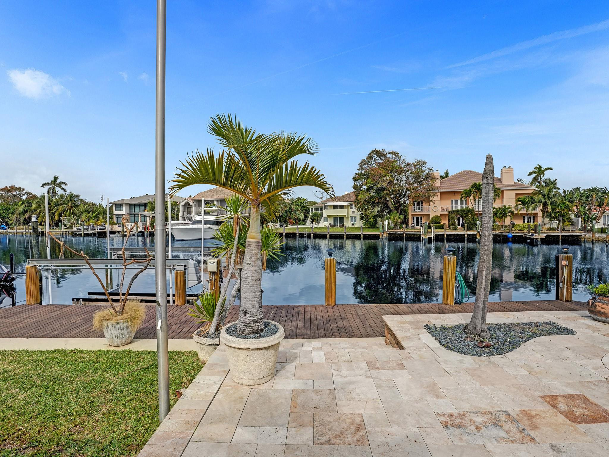 1239 Seminole Dr