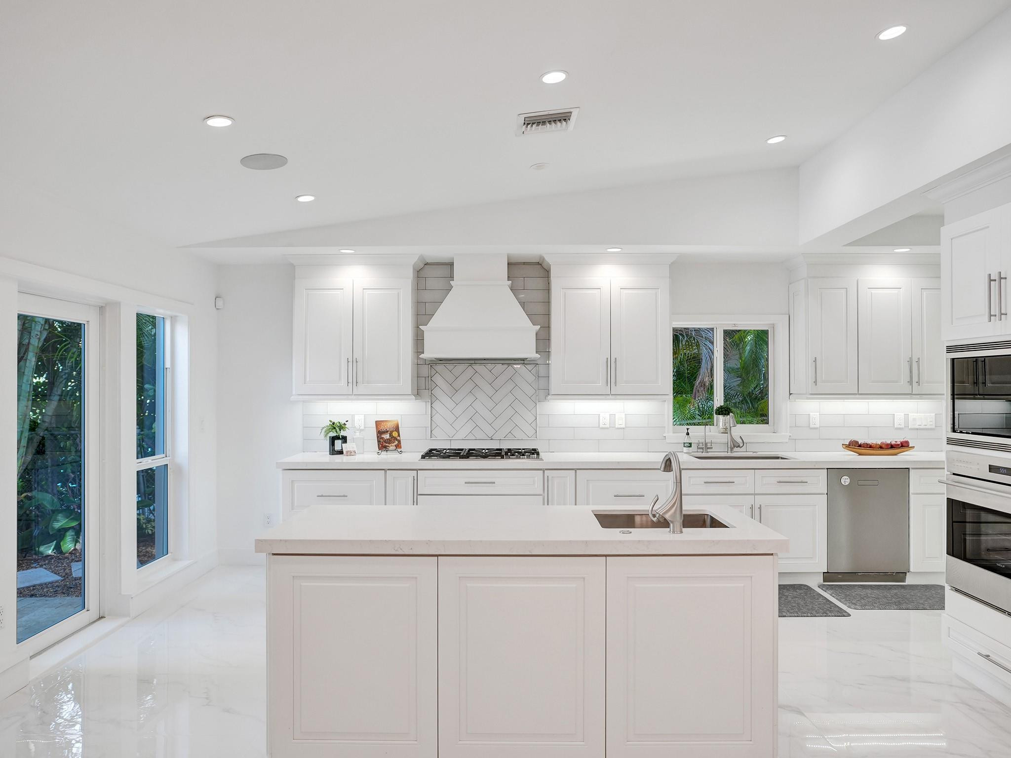 1239 Seminole Dr