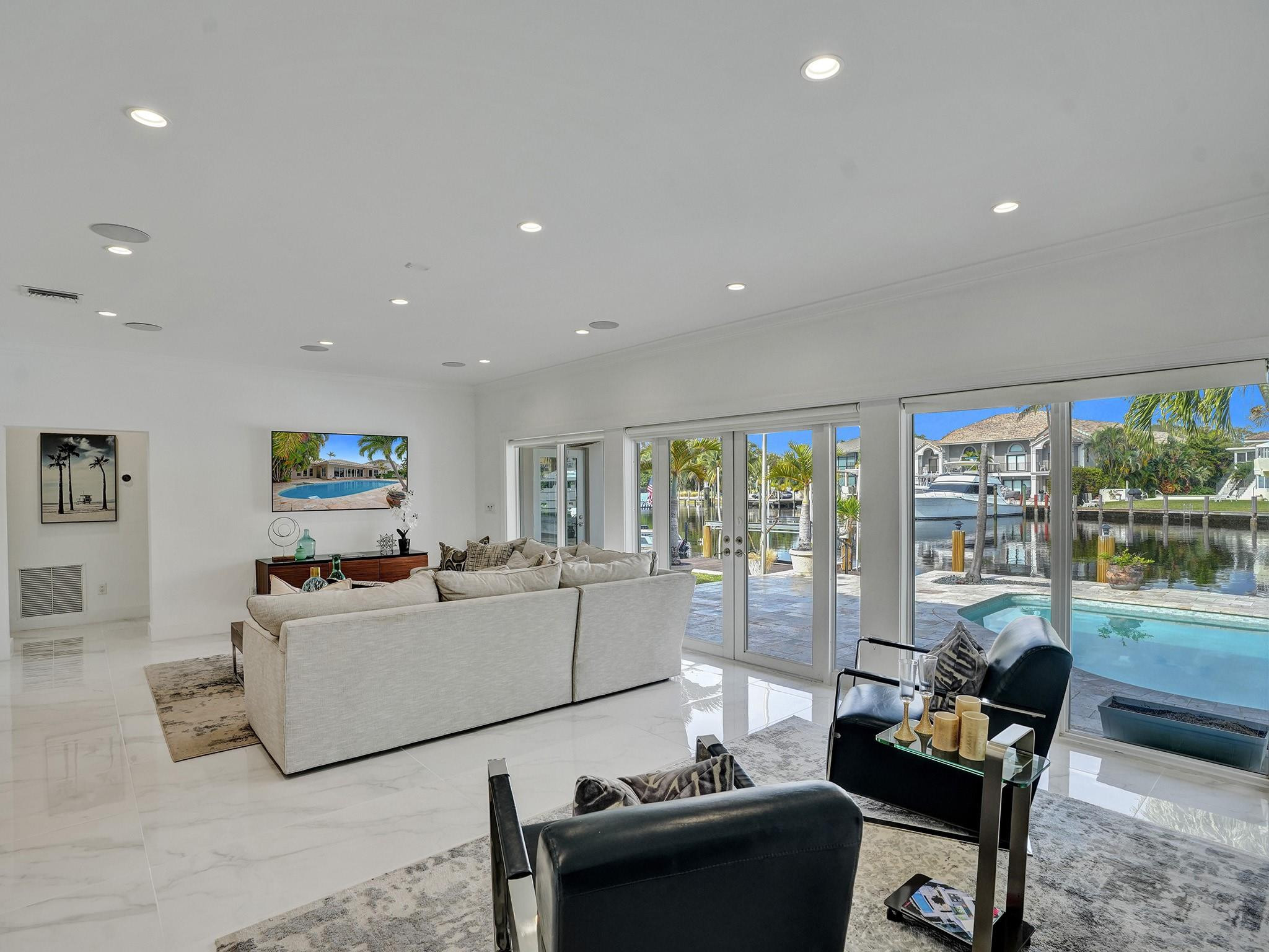 1239 Seminole Dr