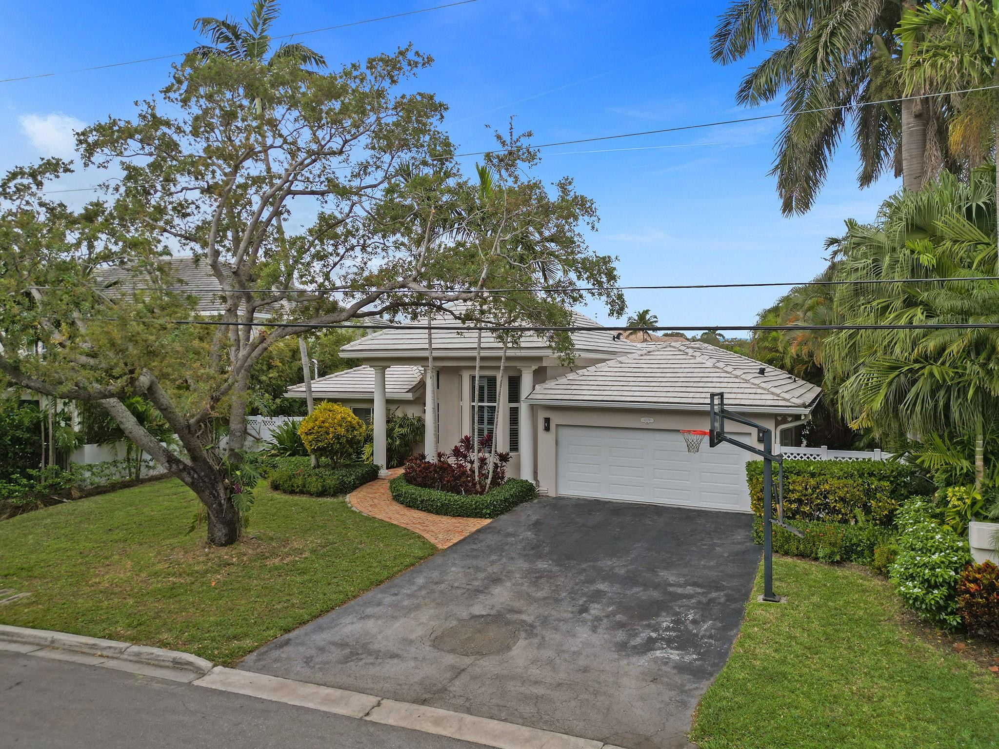 1239 Seminole Dr