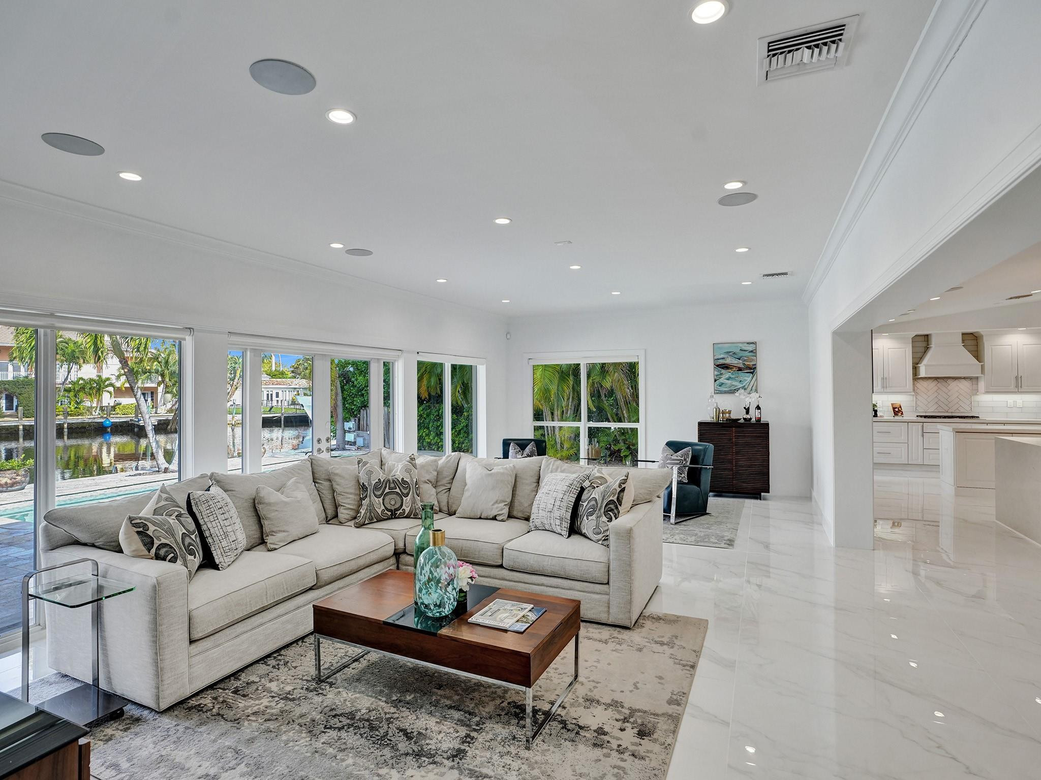 1239 Seminole Dr