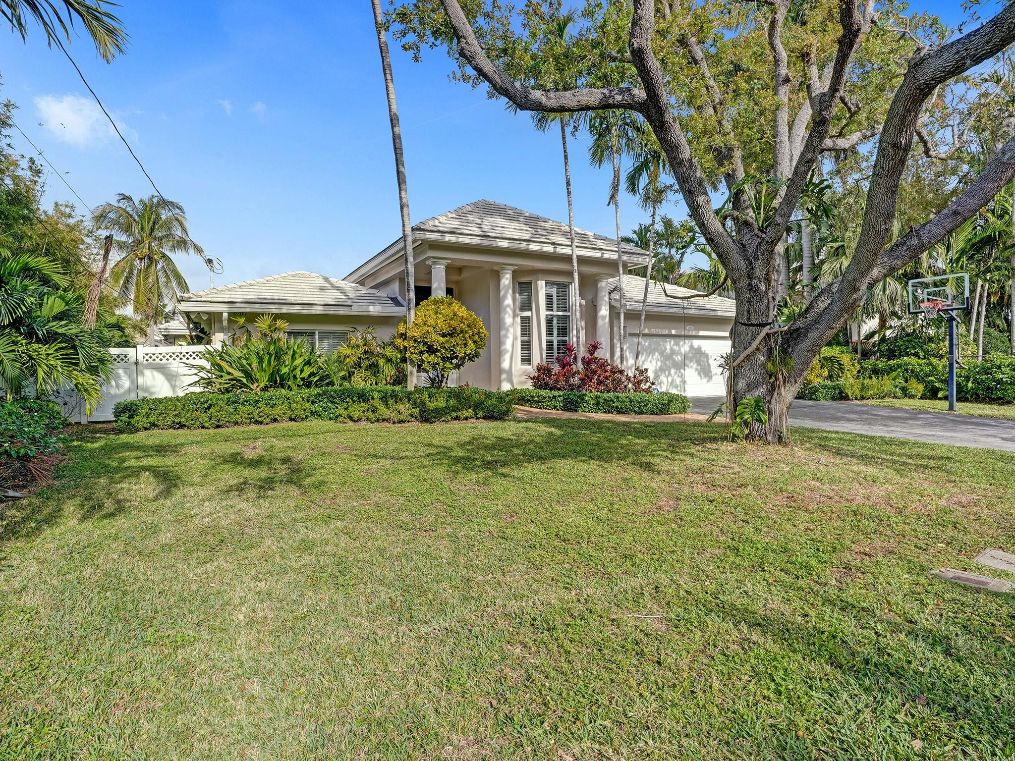 1239 Seminole Dr