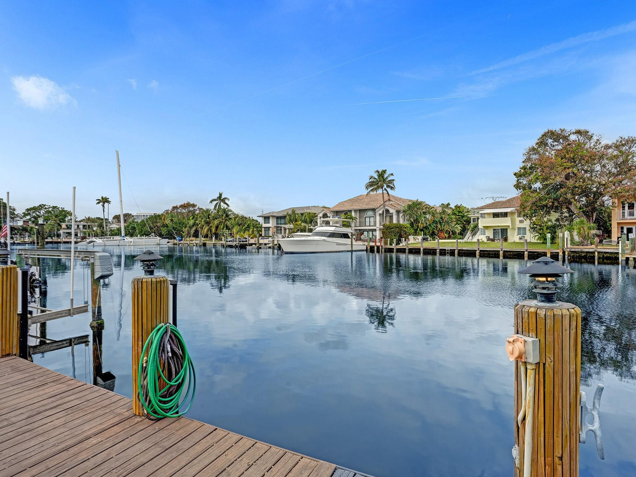 1239 Seminole Dr