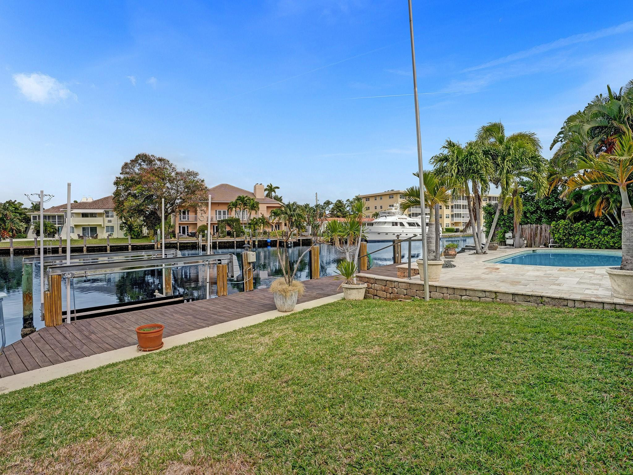 1239 Seminole Dr
