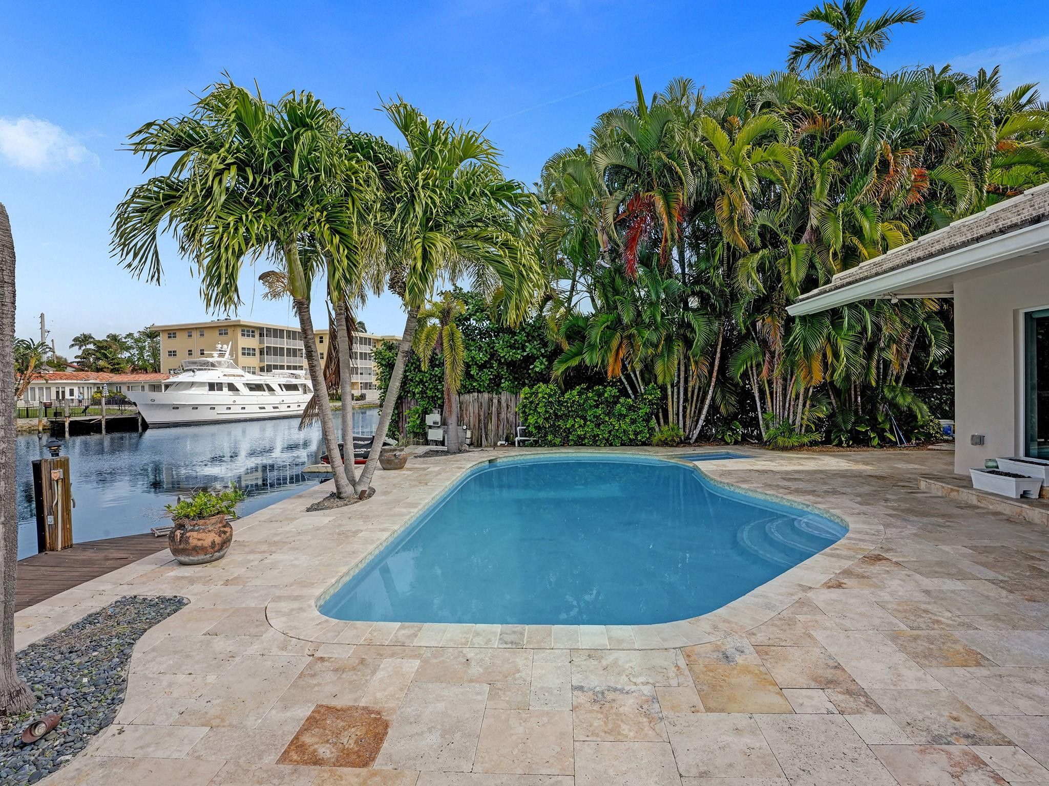 1239 Seminole Dr