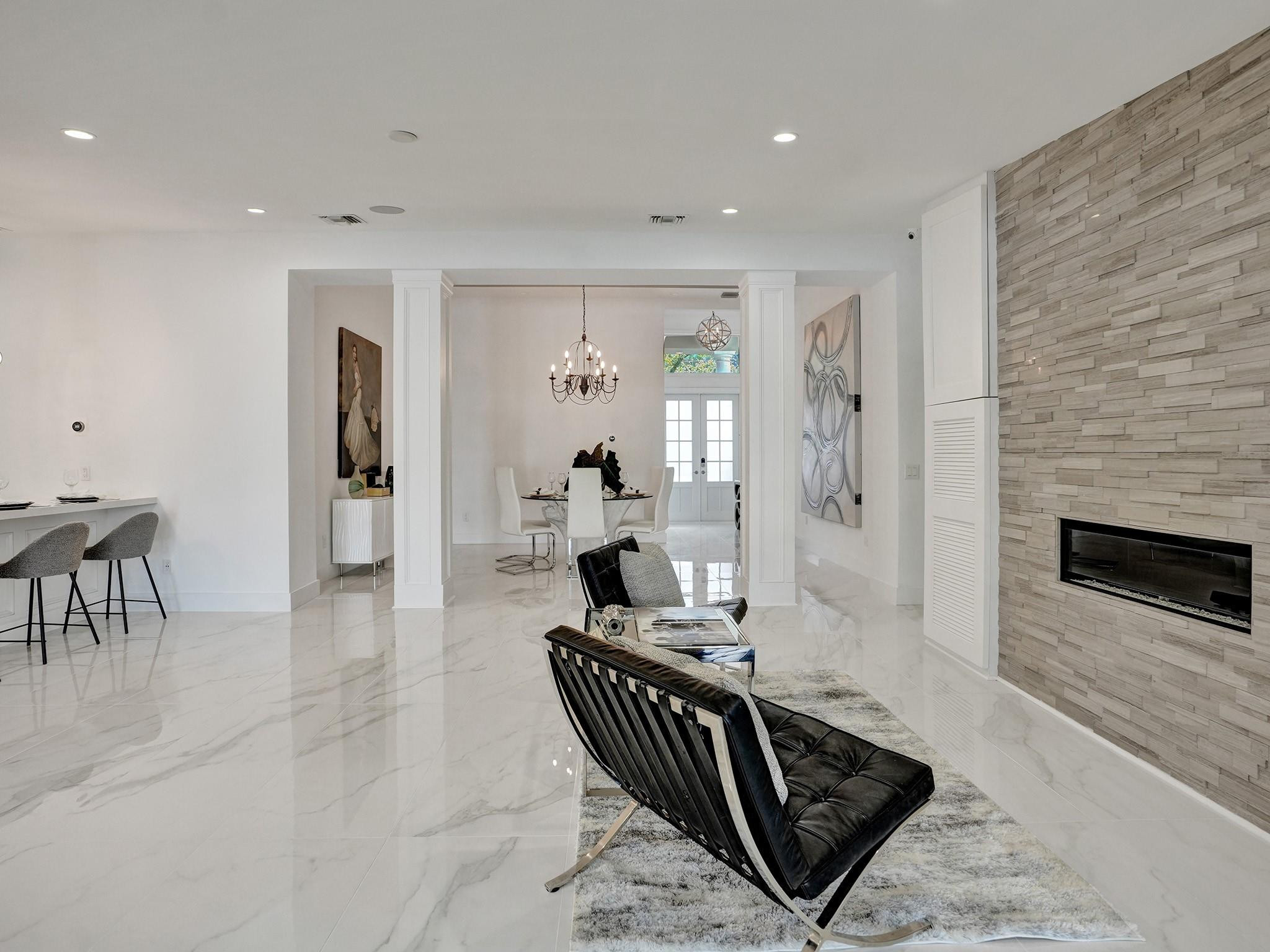 1239 Seminole Dr