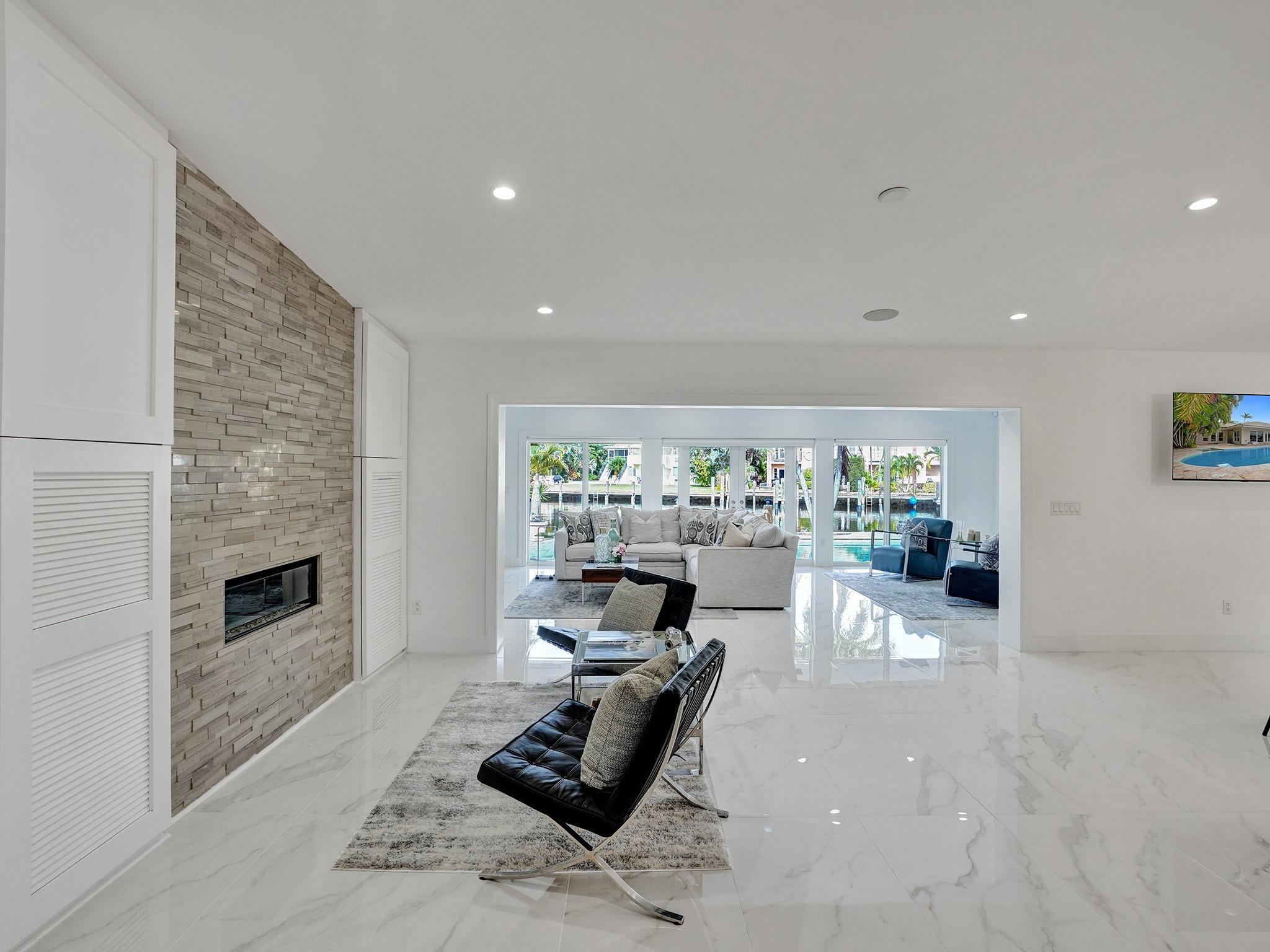 1239 Seminole Dr