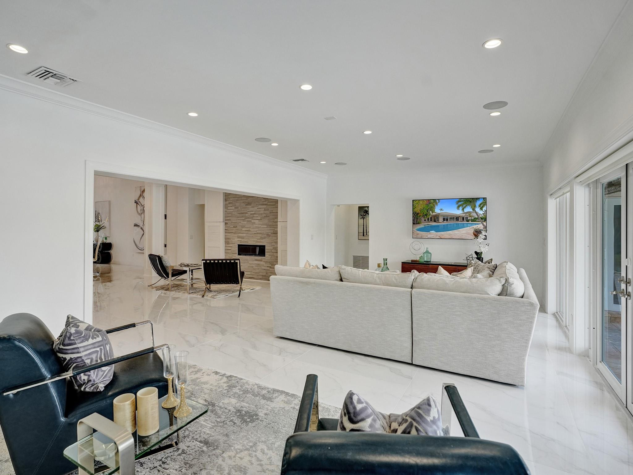 1239 Seminole Dr