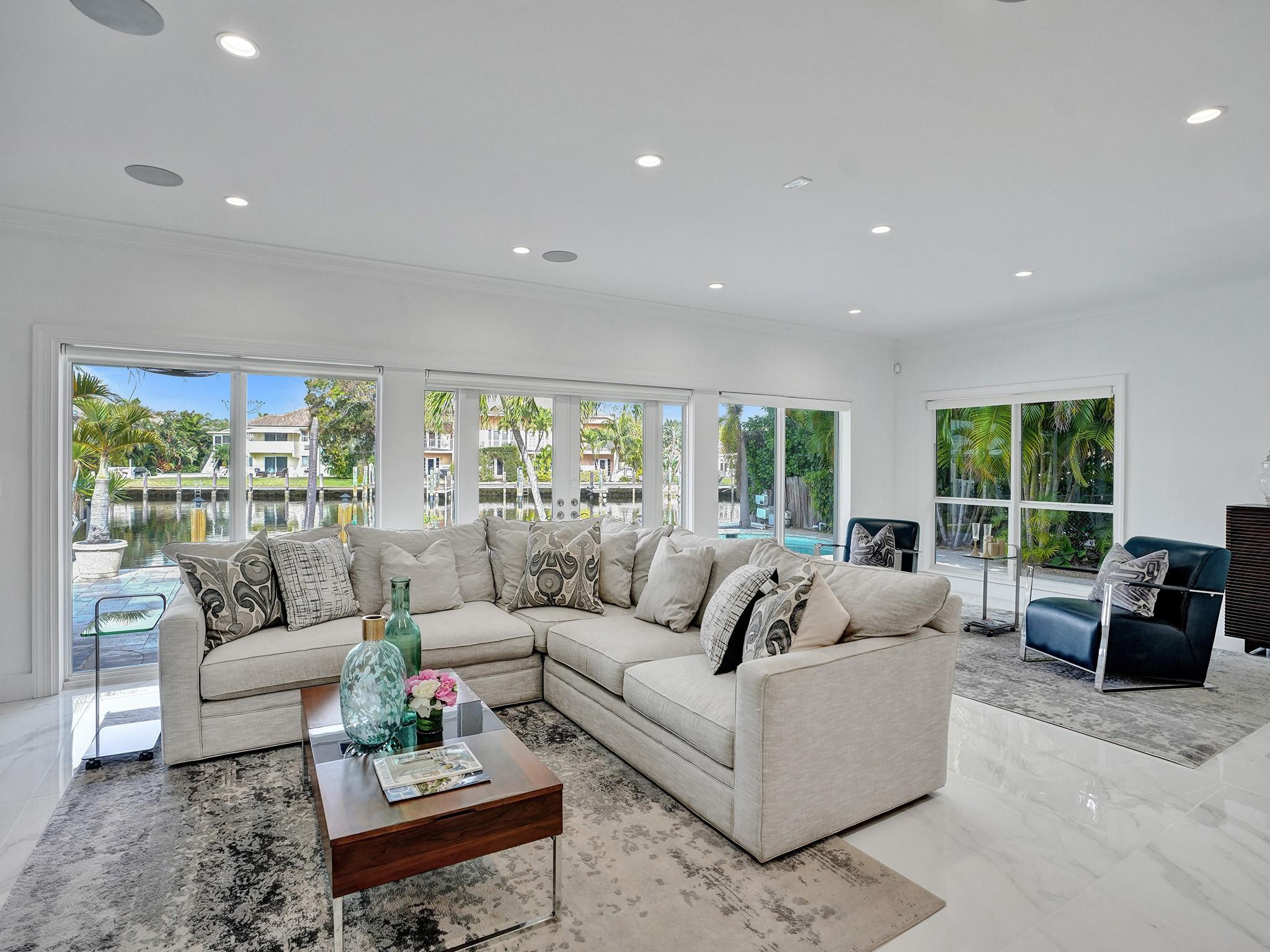 1239 Seminole Dr