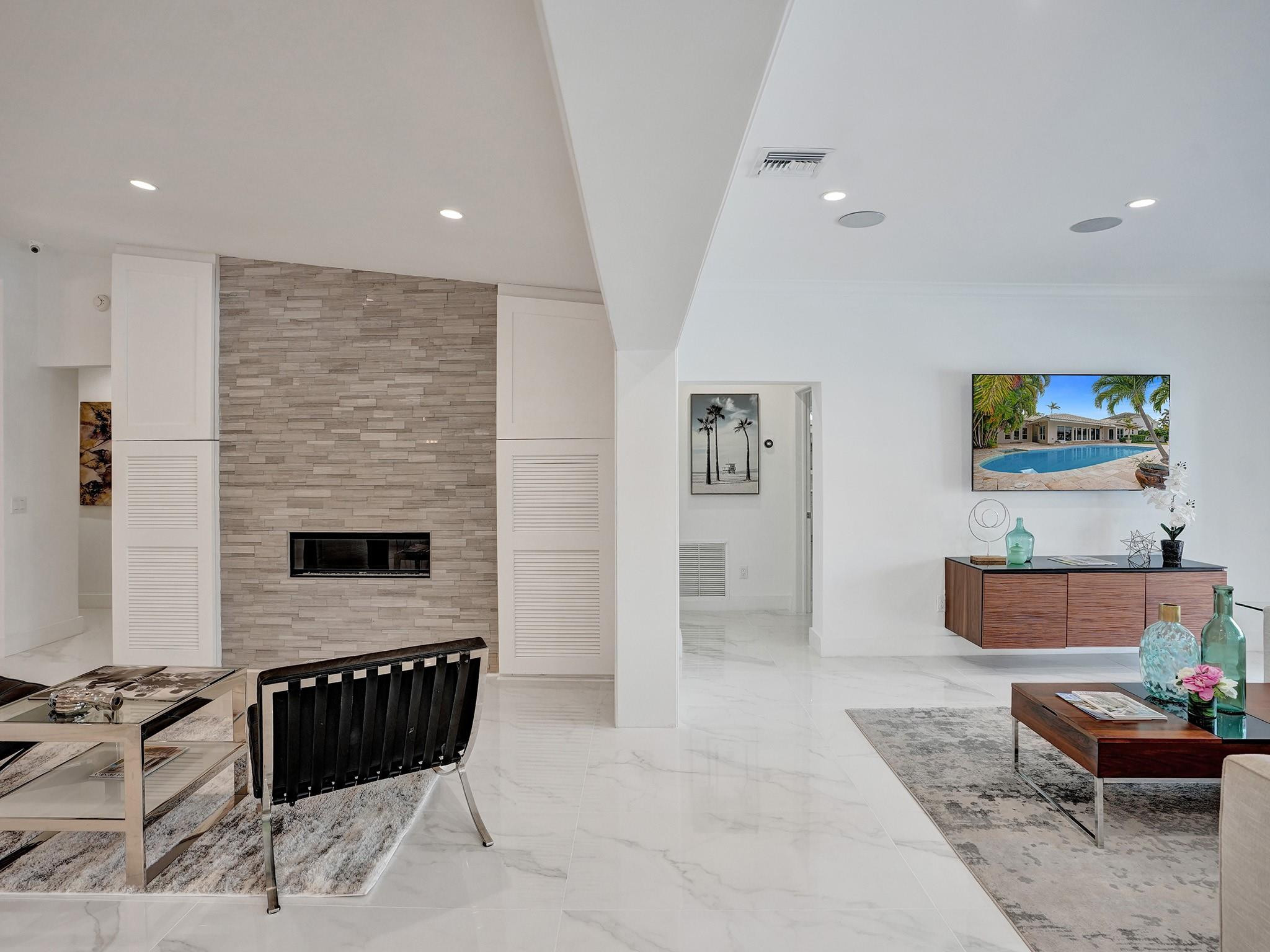 1239 Seminole Dr
