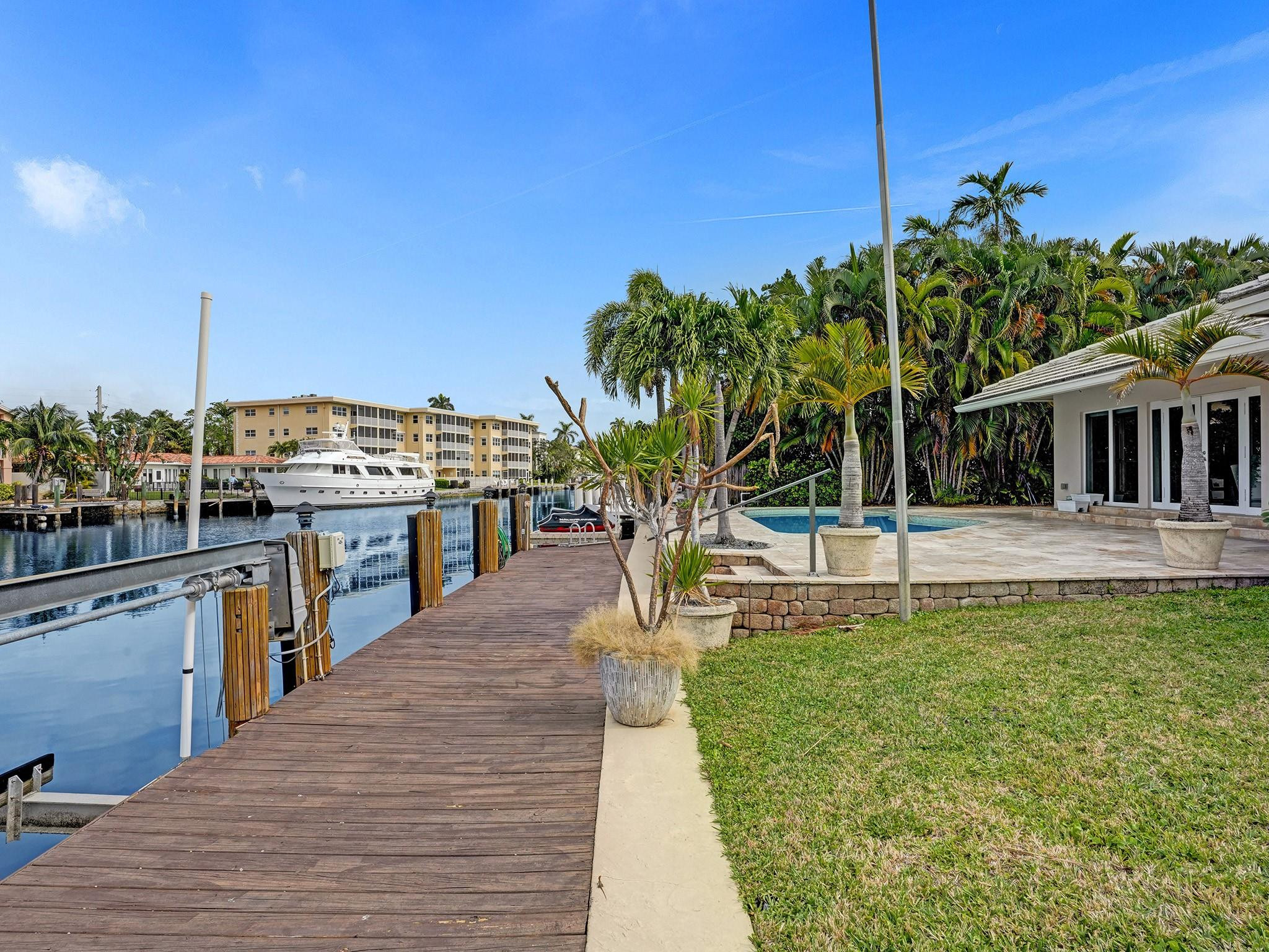 1239 Seminole Dr