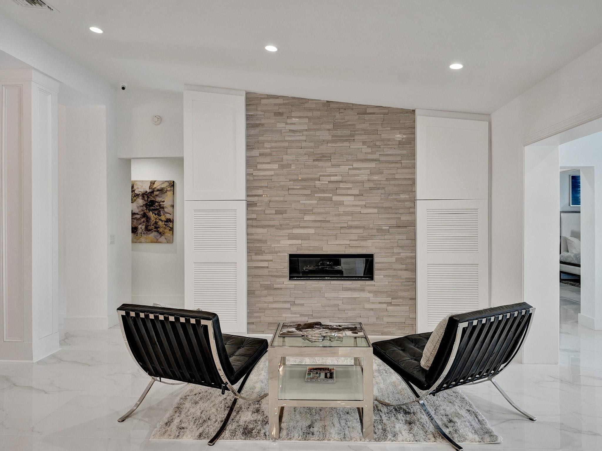 1239 Seminole Dr