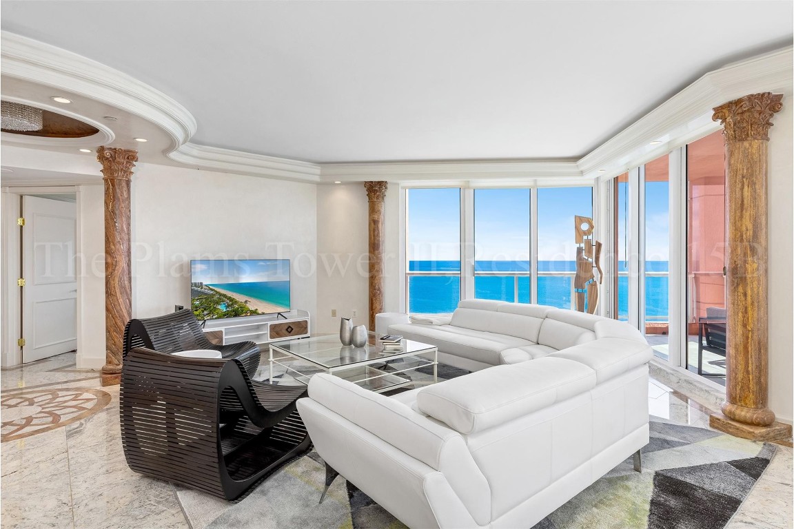 2110 N Ocean Blvd 15B