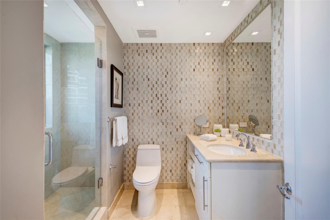 10295 Collins Ave 301