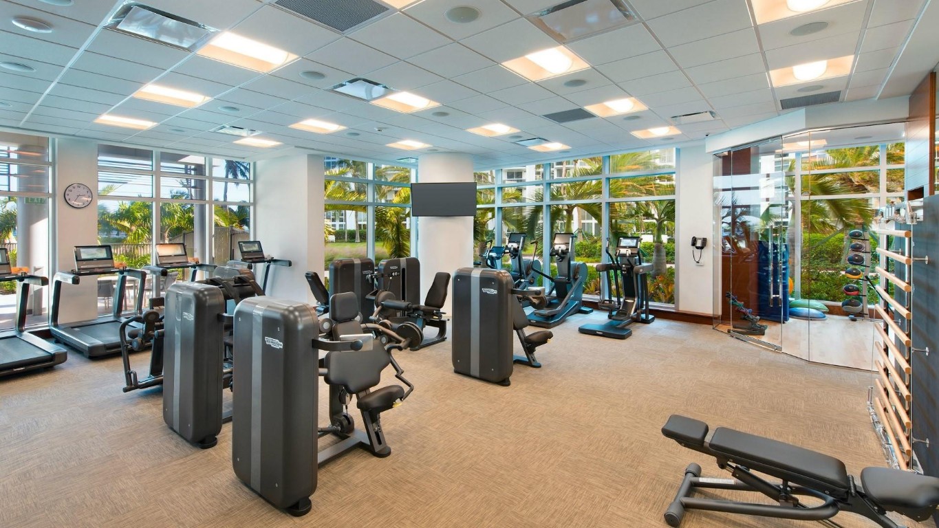 10295 Collins Ave 301