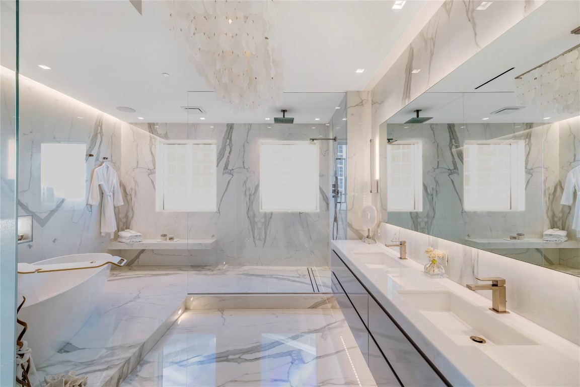 10295 Collins Ave 301