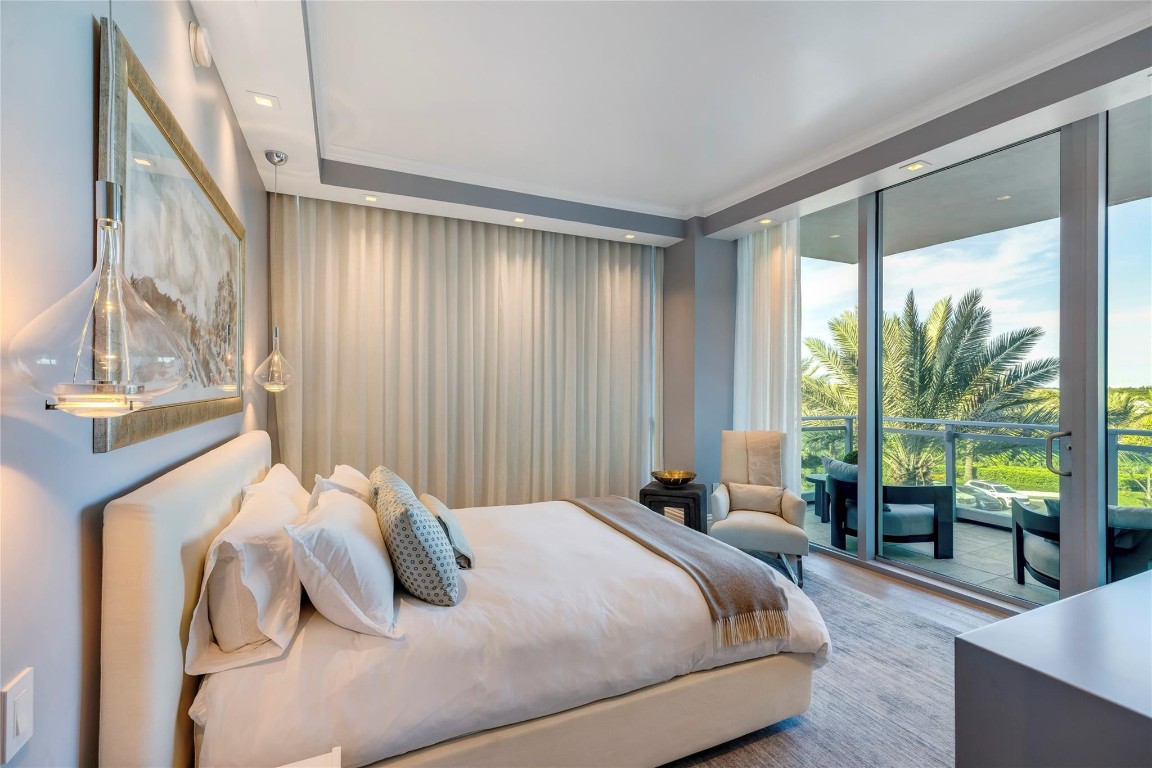 10295 Collins Ave 301