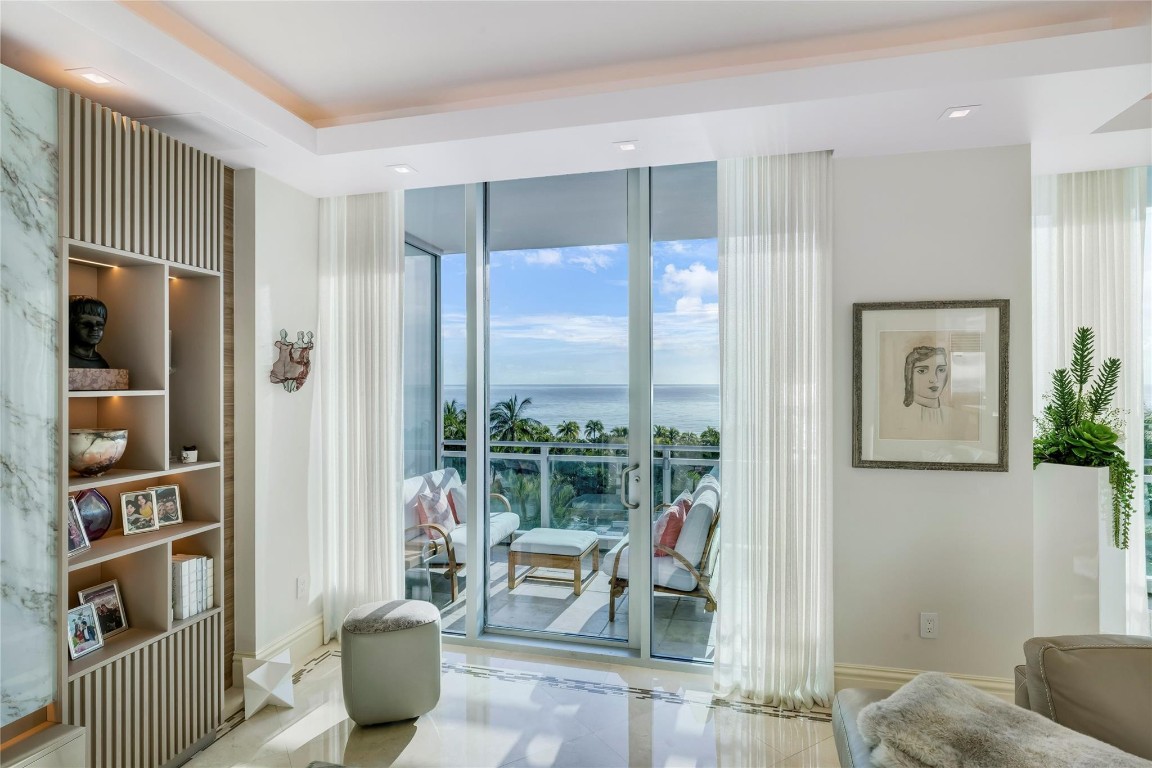 10295 Collins Ave 301