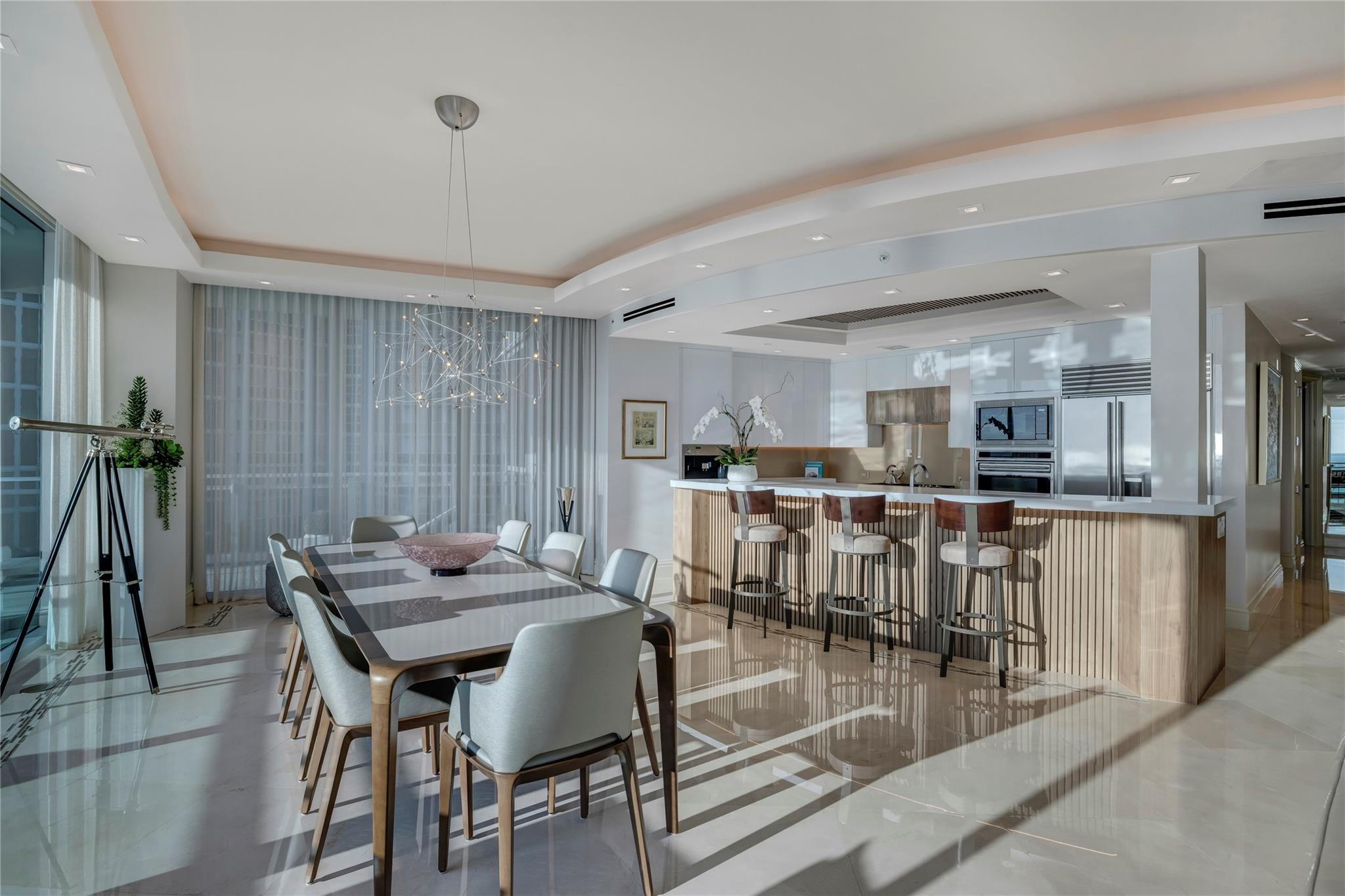 10295 Collins Ave 301