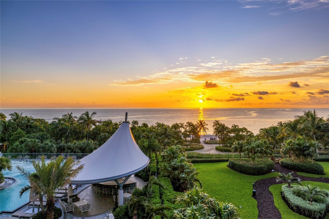 10295 Collins Ave 301